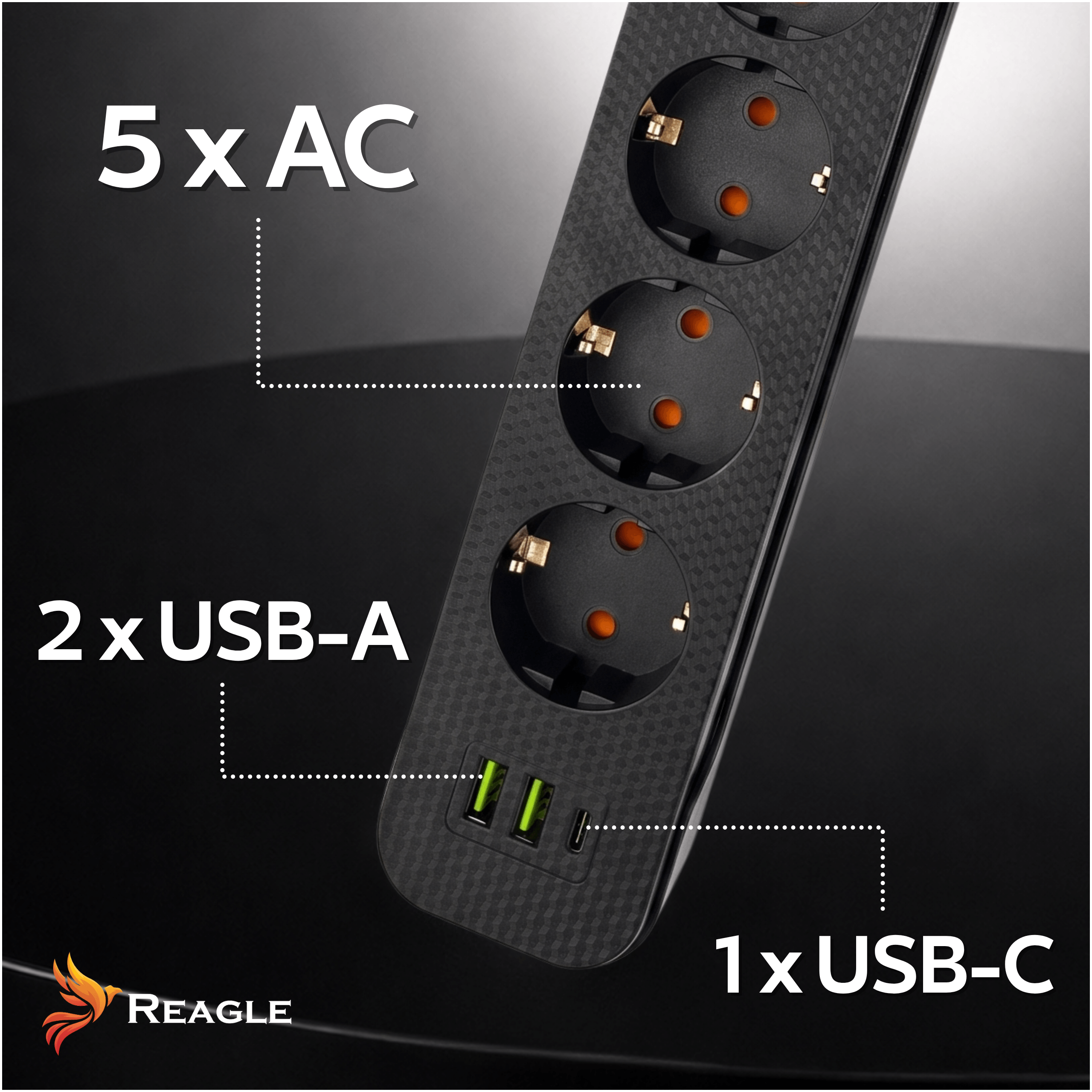 Regleta negra con 5 enchufes AC, 2 puertos USB-A, 1 USB-C.
