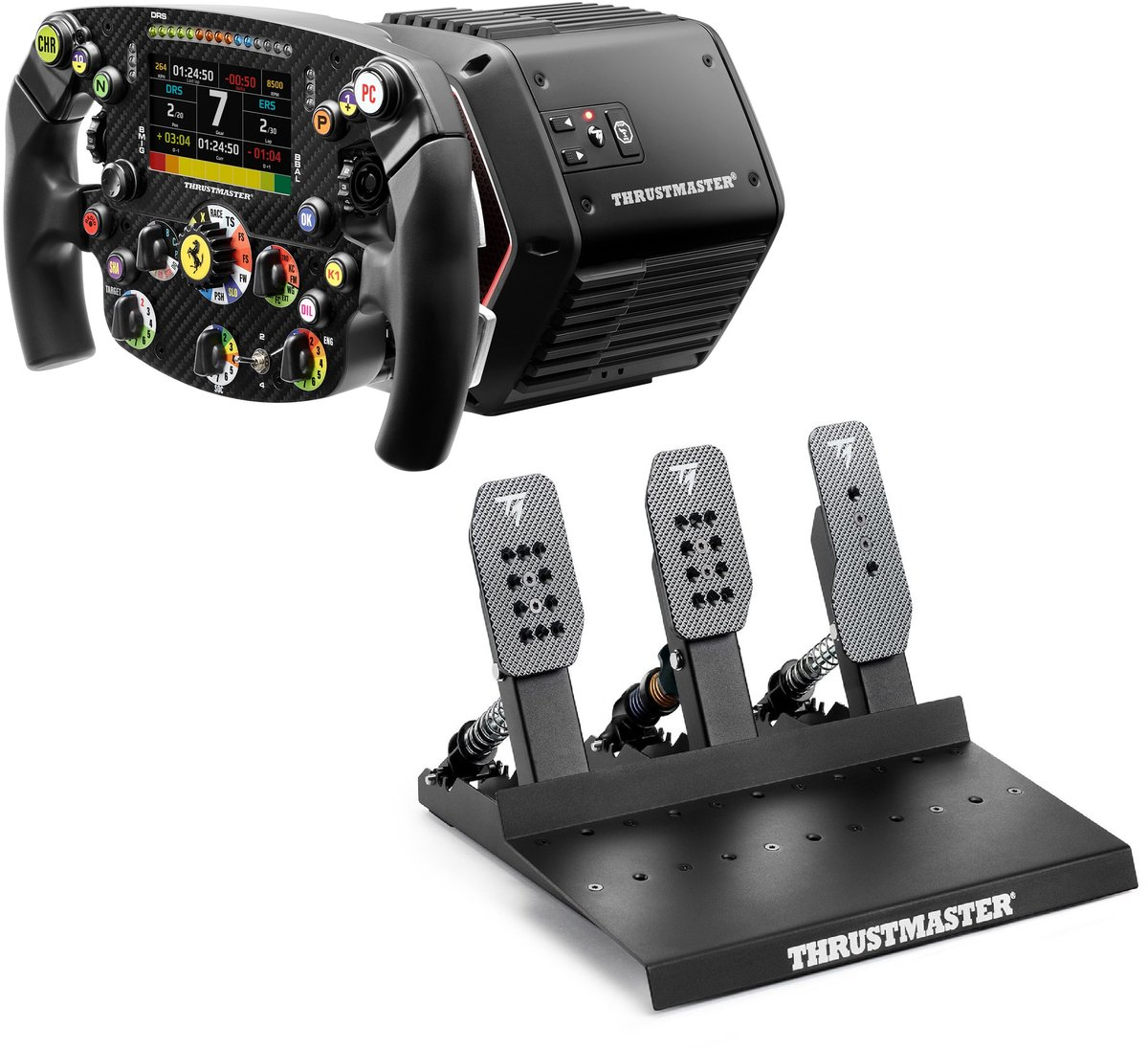Een race stuur met digitaal display en een drievoudig pedaalstel op zwarte basis.