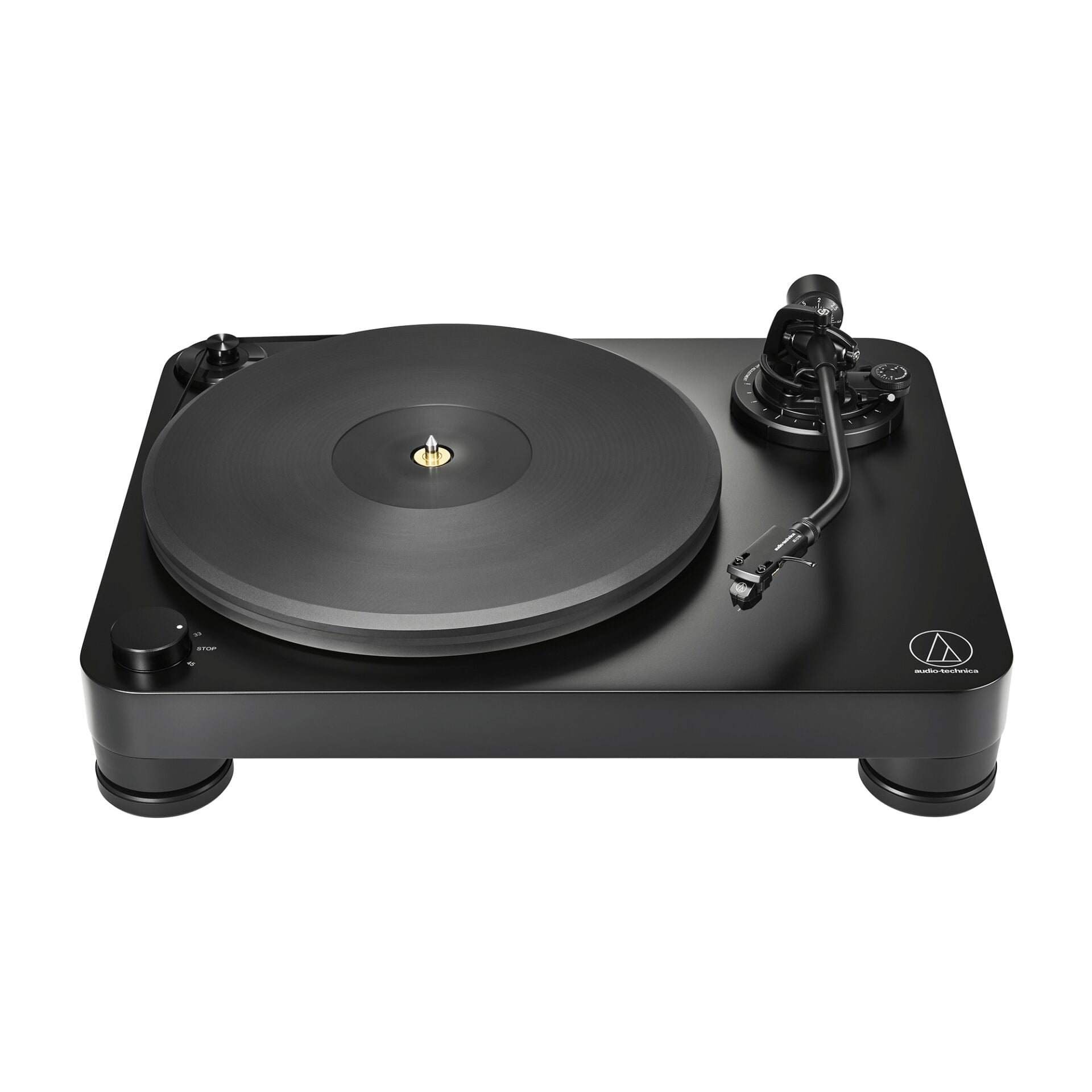 Beyaz arka plan üzerinde siyah pikap, tonearm ve iğne.