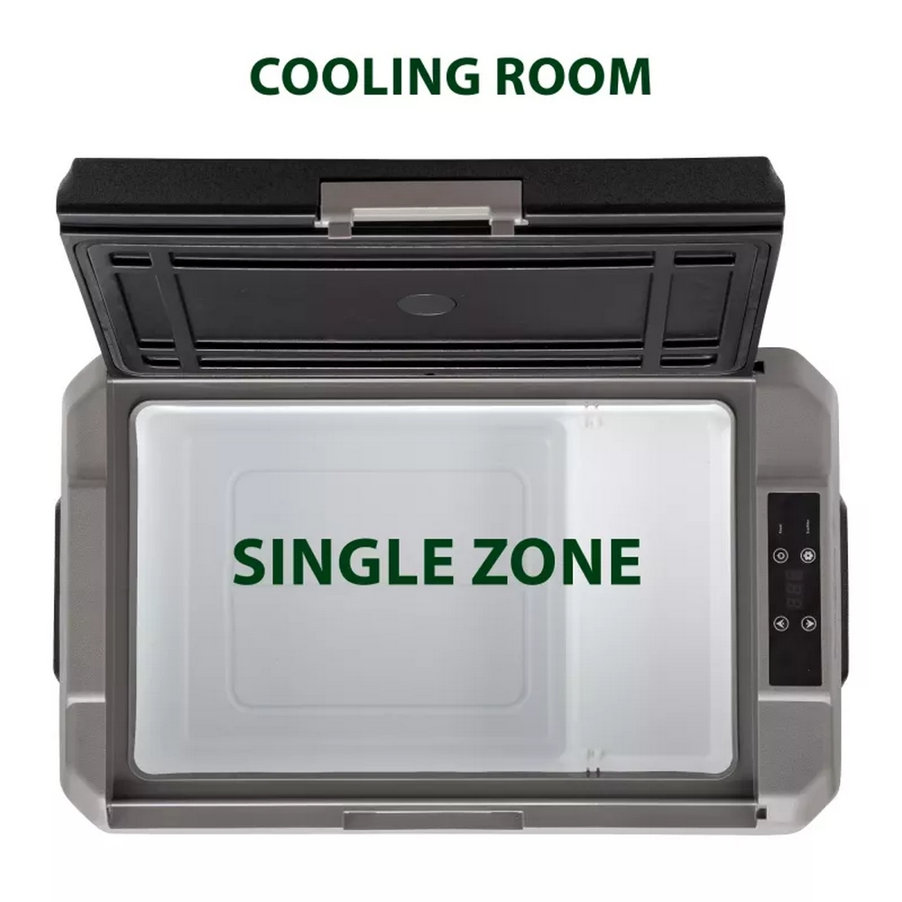 Vista dall'alto di un frigorifero portatile grigio aperto con coperchio nero. Testo: COOLING ROOM, SINGLE ZONE.