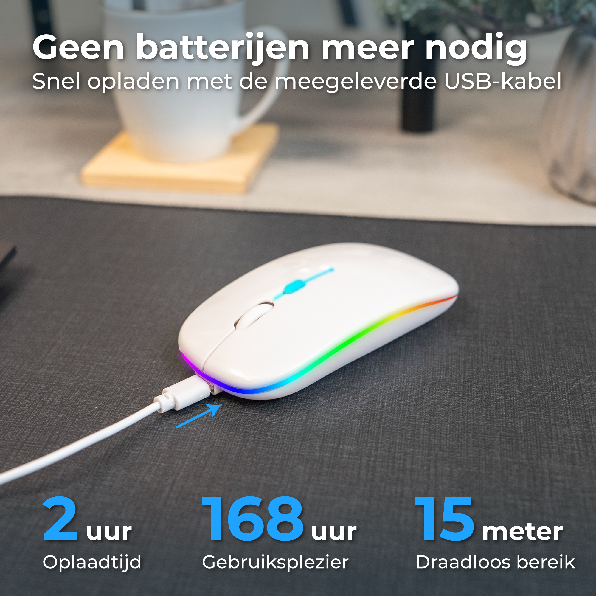Witte muis met USB-kabel, laadstatus met gekleurde LED's, 2u opladen, 168u gebruik, 15m bereik.