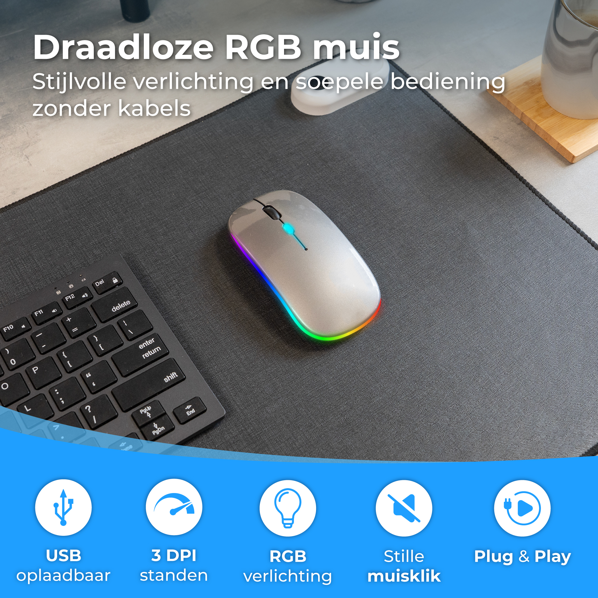 Een zilveren muis met RGB-verlichting en toetsenbord op een zwarte mat.