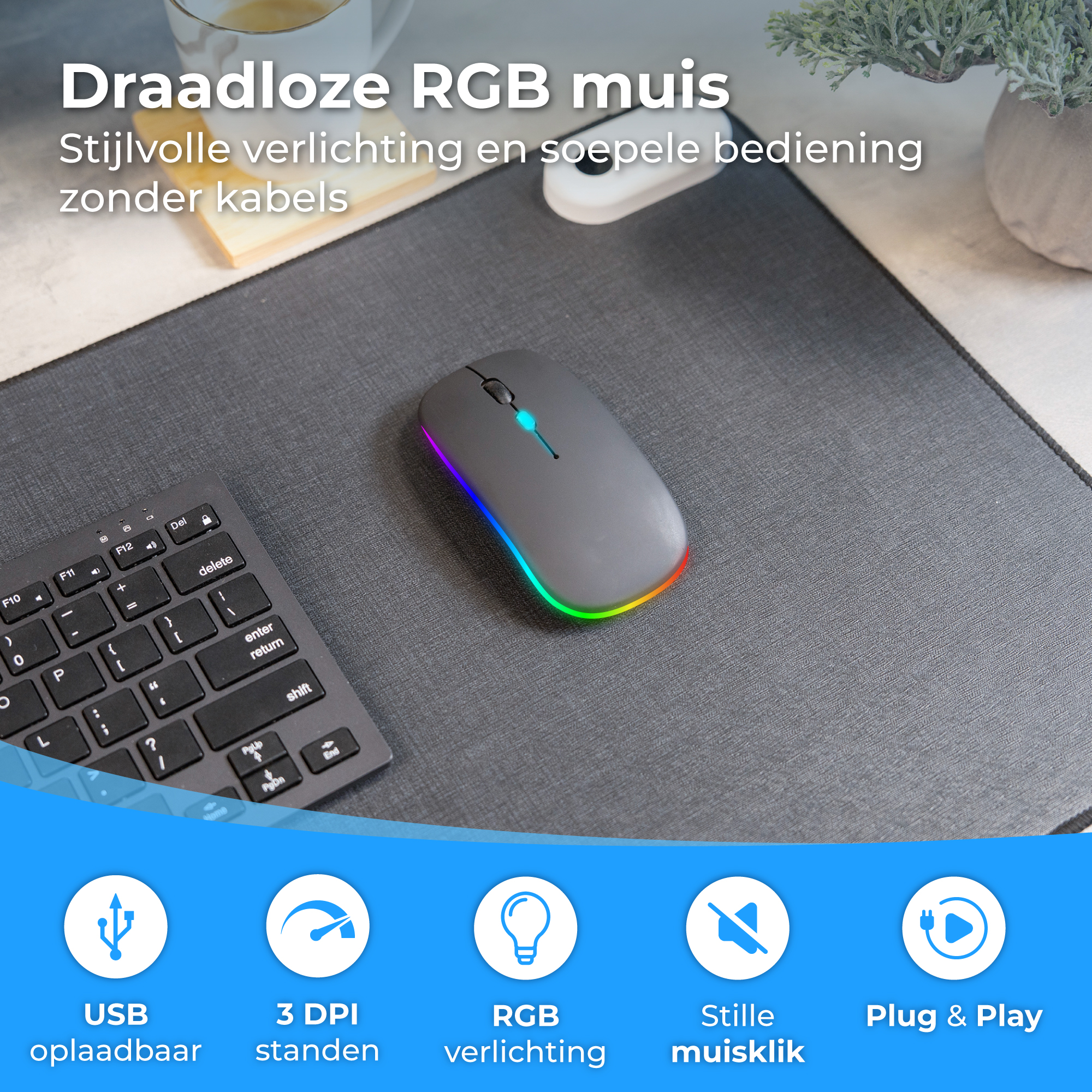 Grijze RGB muis met toetsenbord en laadindicatoren op een zwarte mat.