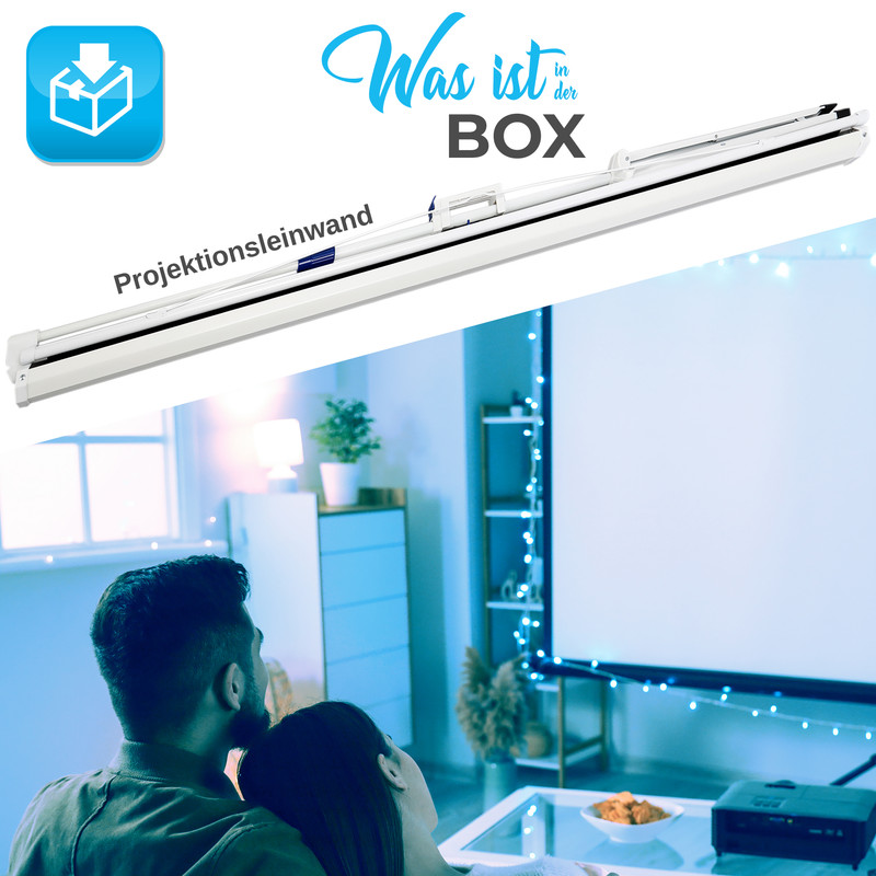 Ein Paar schaut einen Projektor an. Oben ist eine ausfahrbare Leinwand.