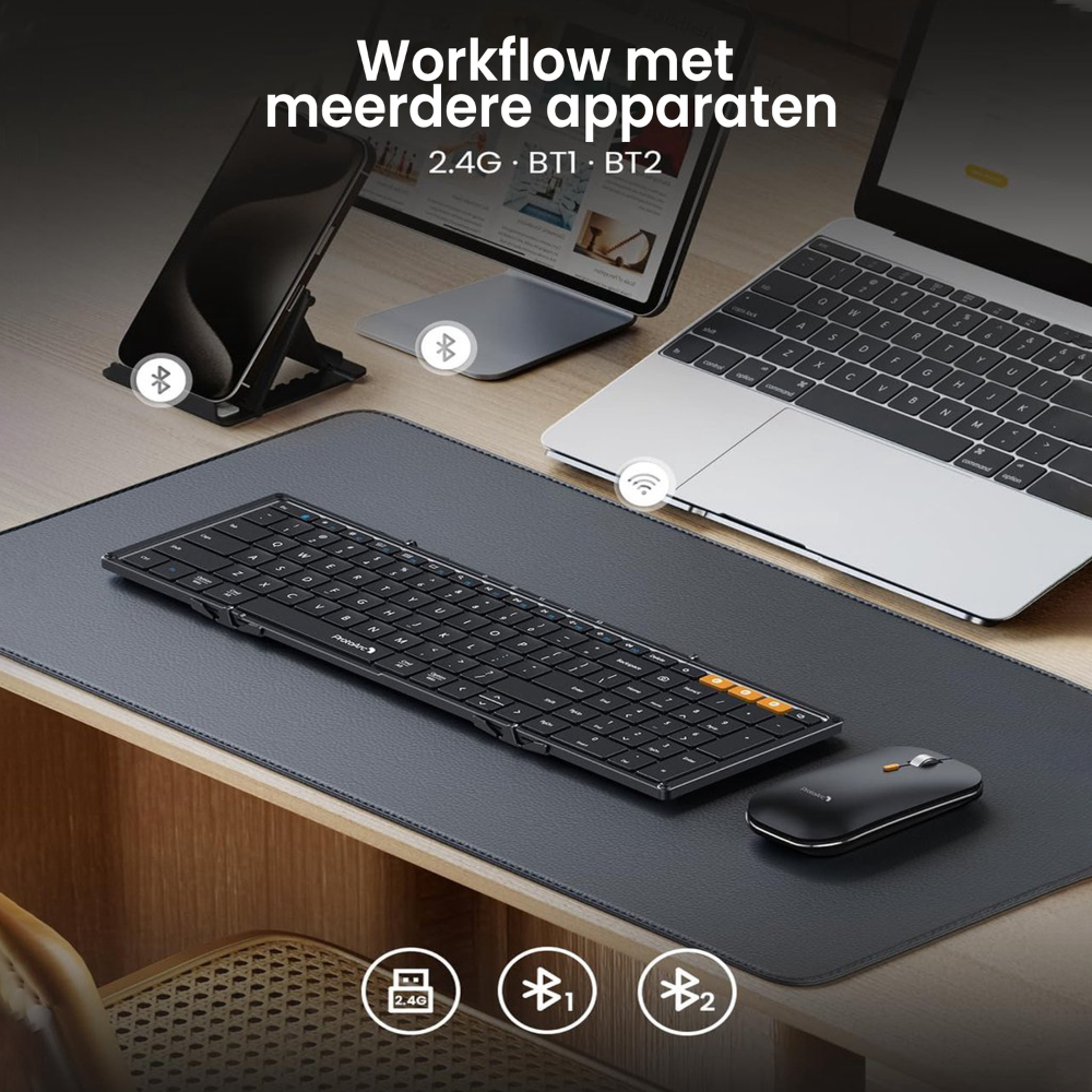 Un teclado plegable, ratón y smartphone sobre un escritorio.