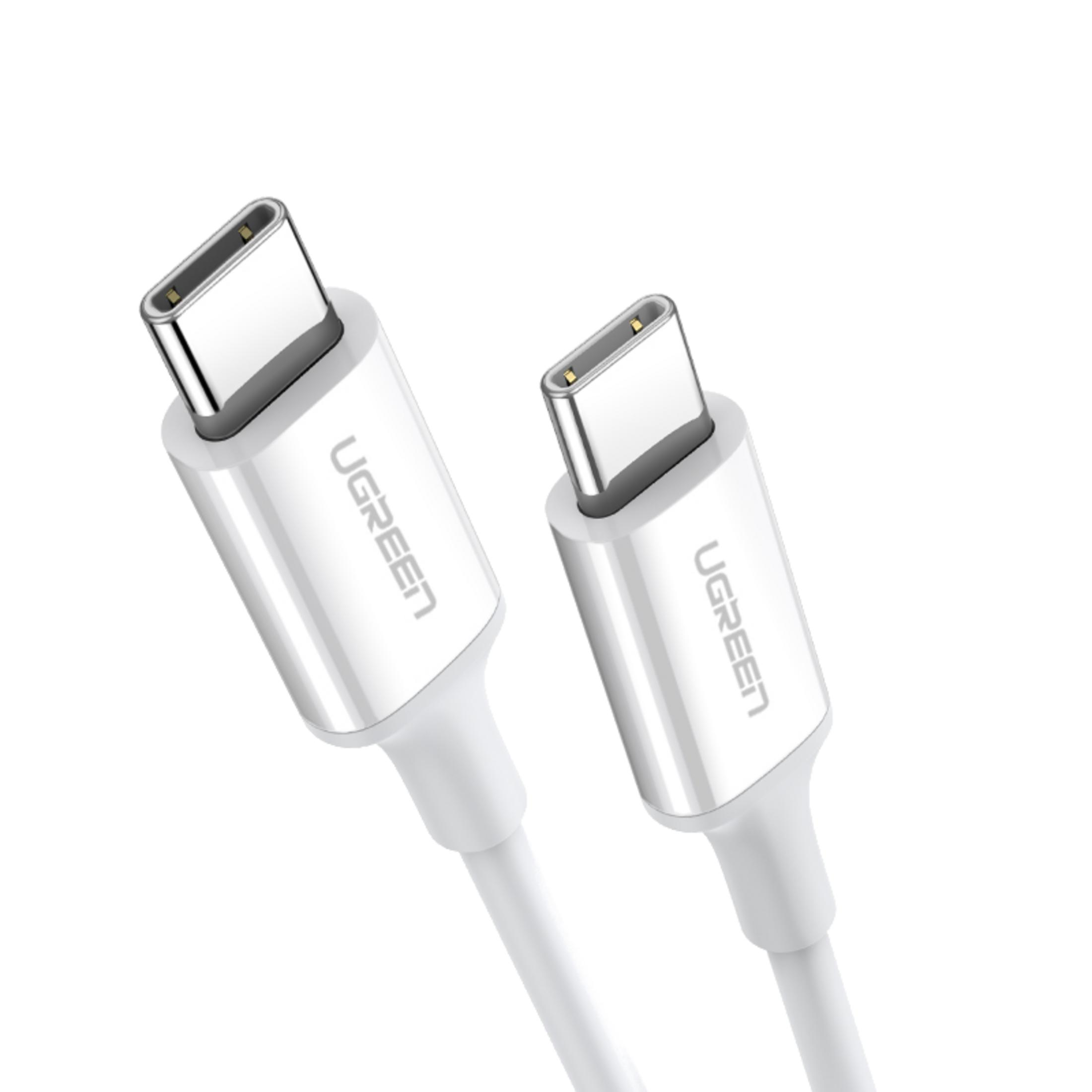 Due cavi USB-C bianchi UGREEN con connettori argentati su sfondo bianco.