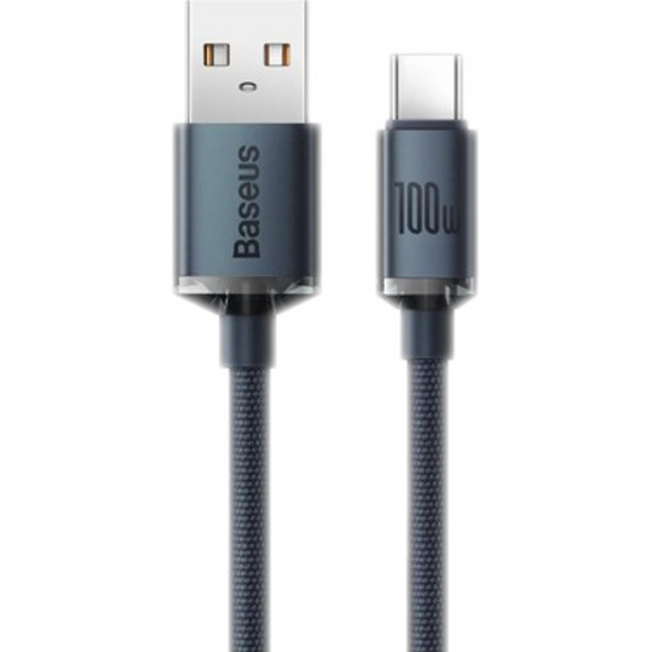 Un cavo USB-C grigio con due connettori, uno USB-A e l'altro USB-C.
