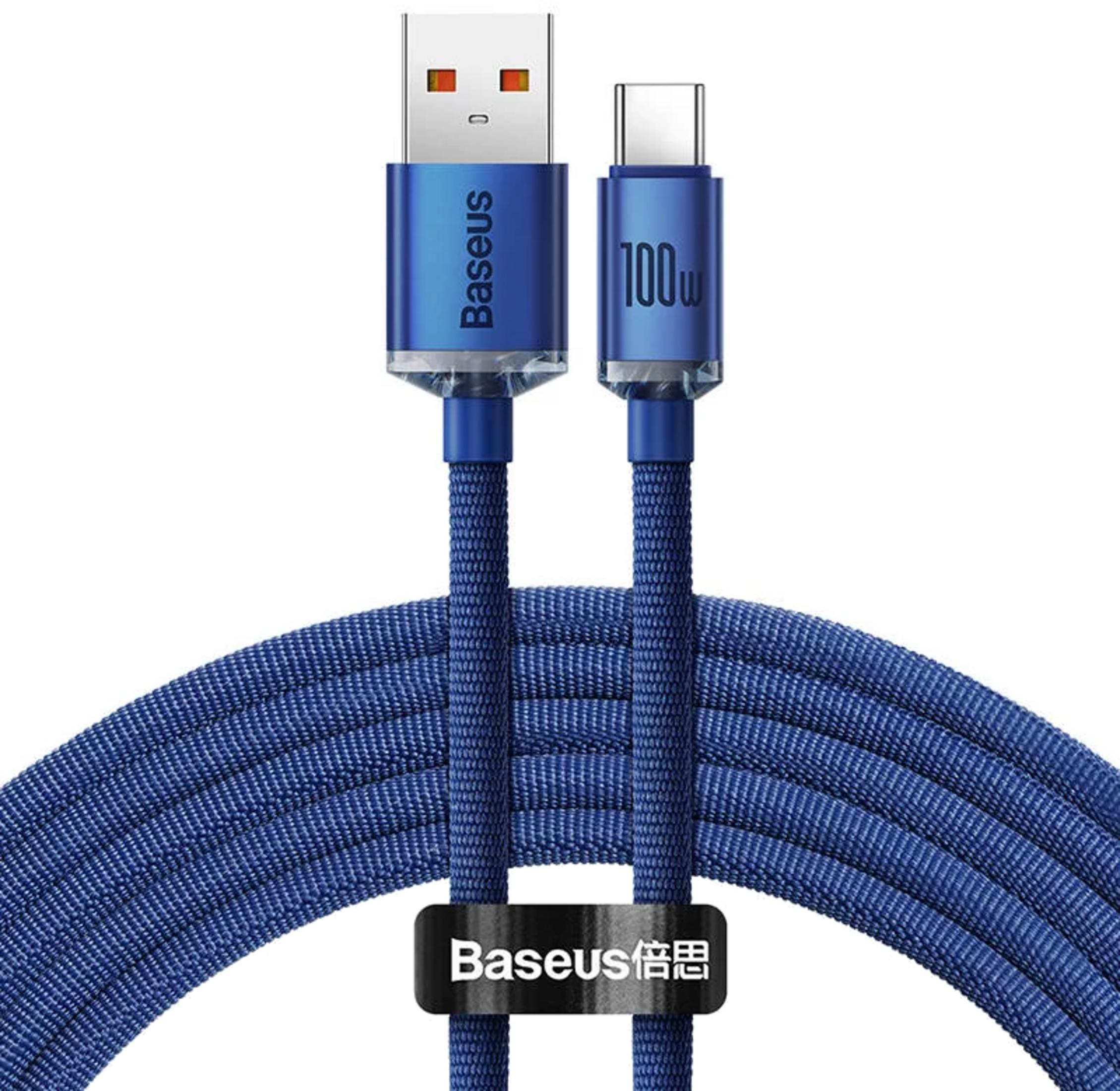 Un cavo USB-C blu con logo Baseus e marcatura 100W.