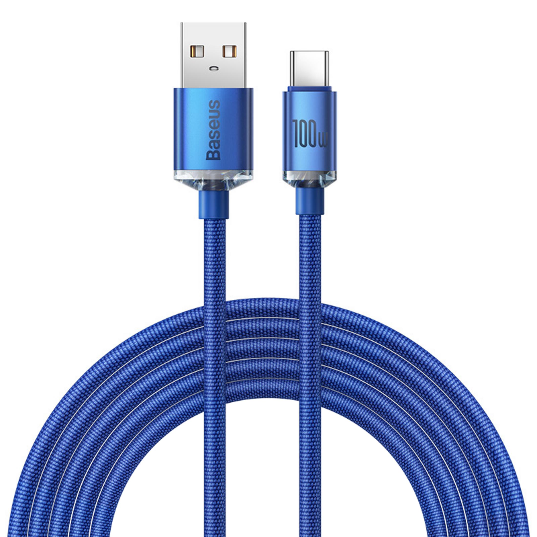 Cavo di ricarica USB-C blu rivestito in tessuto con accenti argentati.