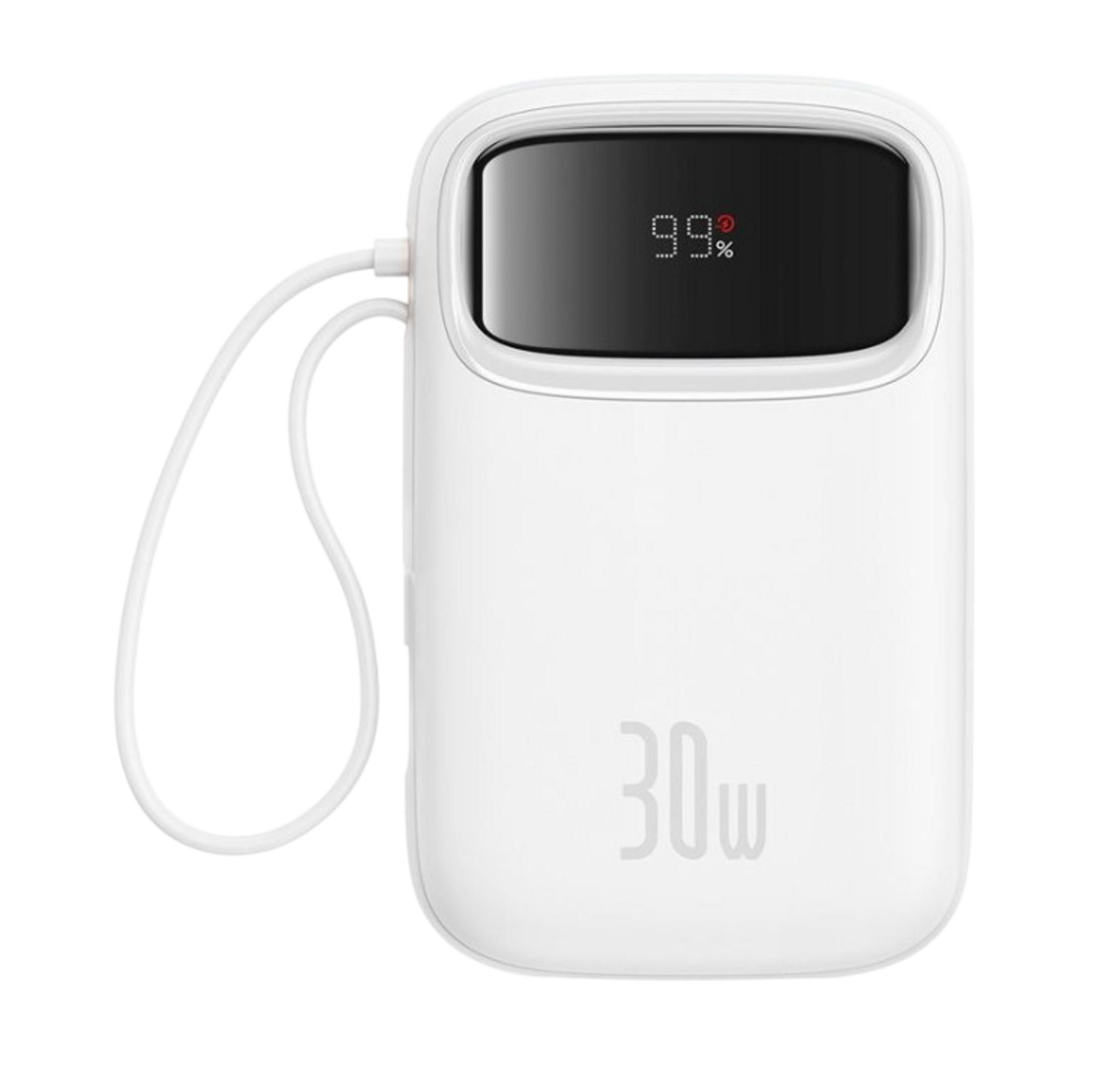 Een witte powerbank met zwart scherm waarop 99% en 30w wordt weergegeven.