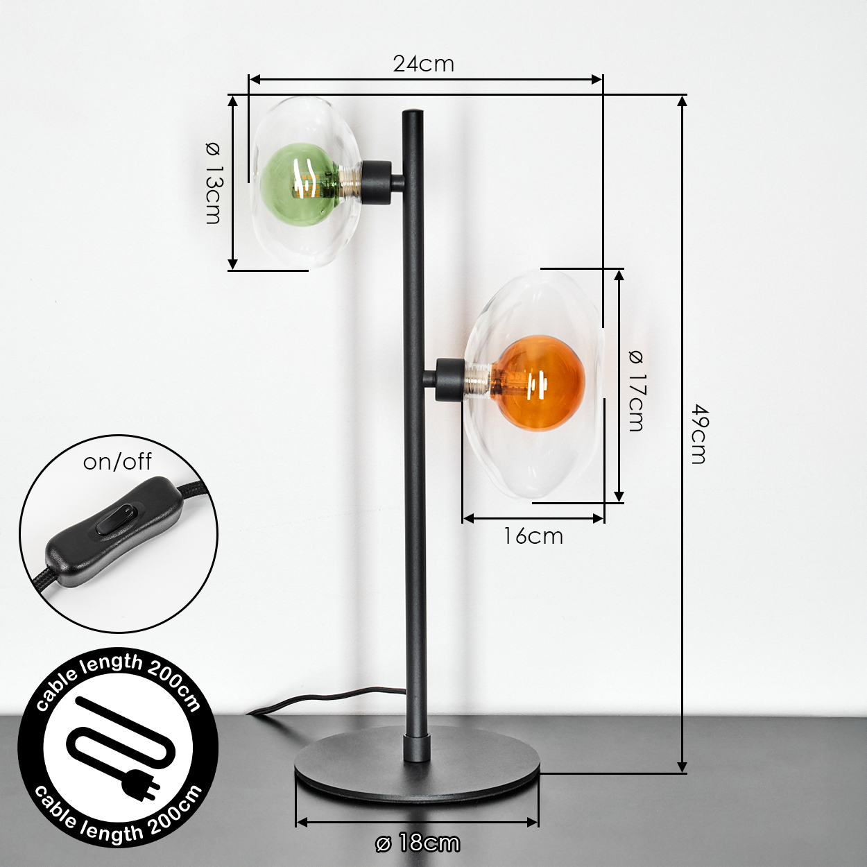 Moderne Stehlampe mit zwei Glaskugeln, eine grün, eine orange. Maße angegeben.