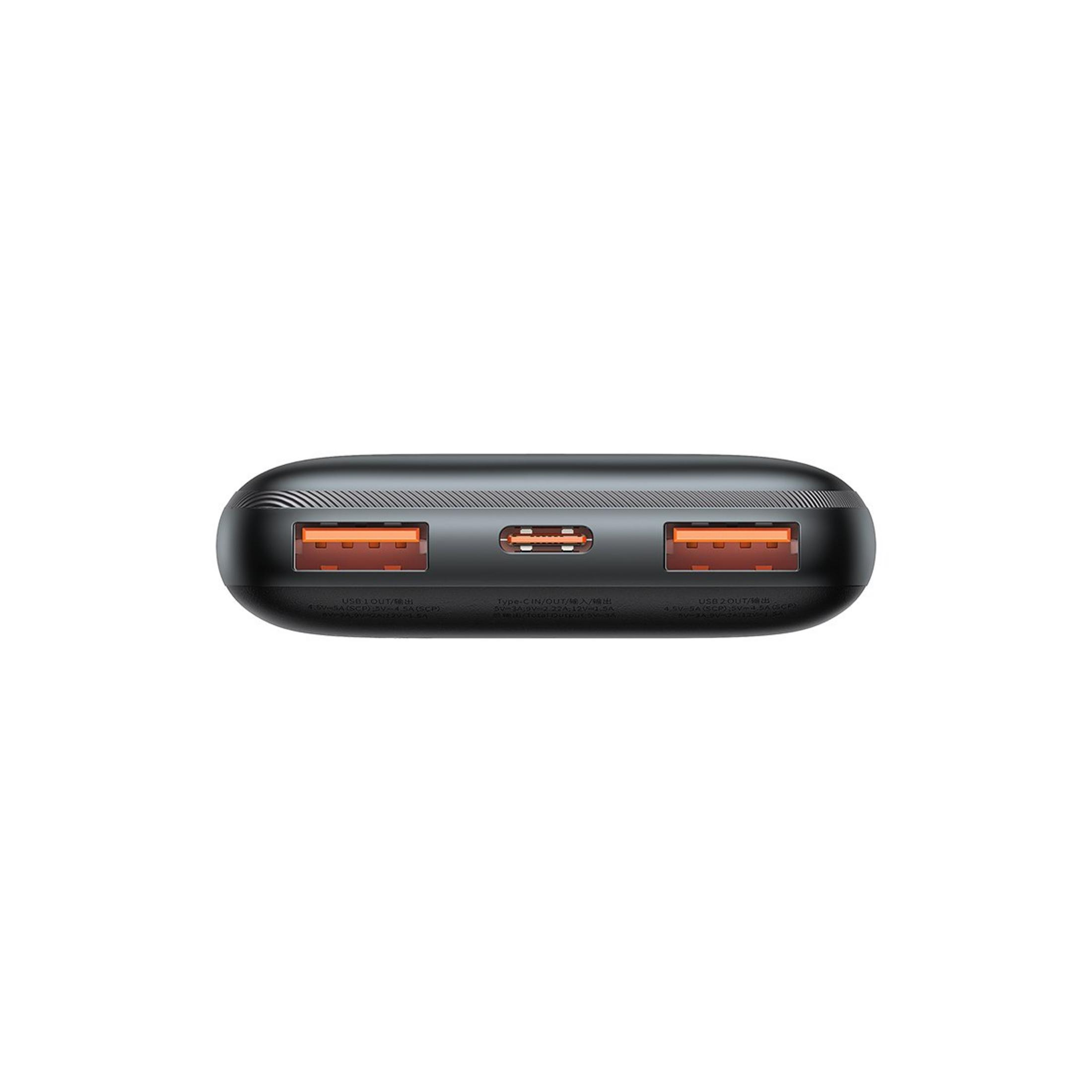 Schwarzes Ladegerät mit zwei USB-A- und einem USB-C-Anschluss.