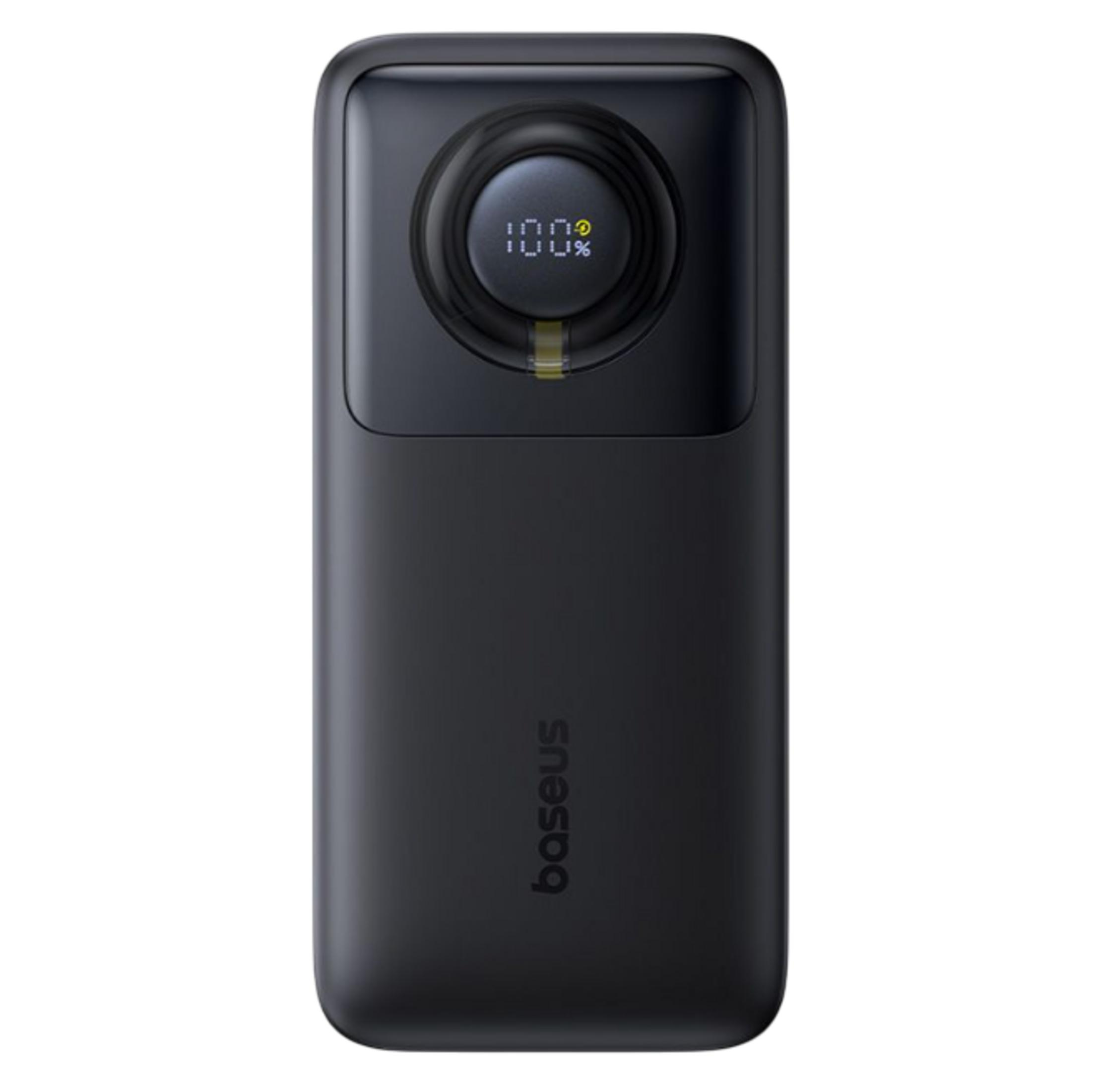Czarny powerbank z cyfrowym wyświetlaczem pokazującym 100% naładowania.