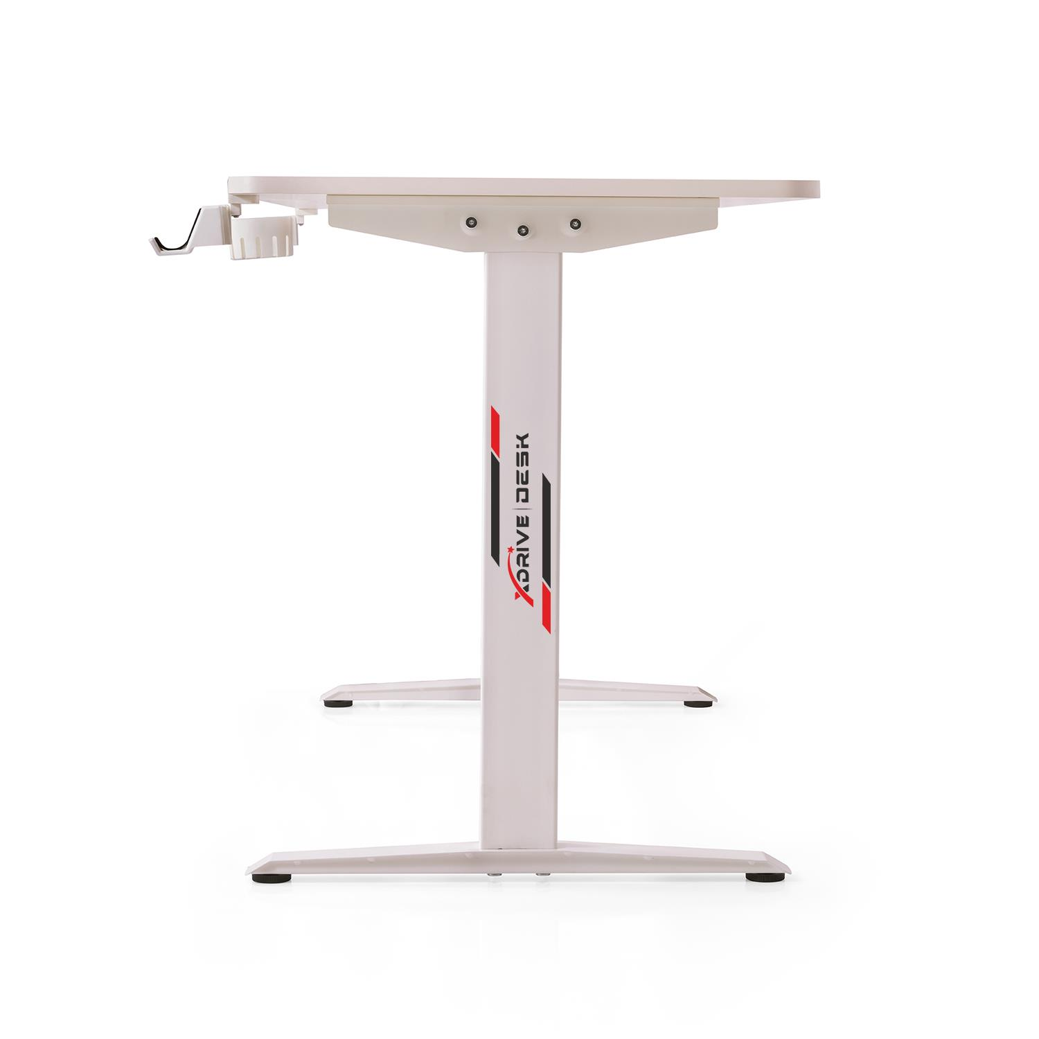 Metal destekli ve XDRI VE DESK yazılı beyaz masa.