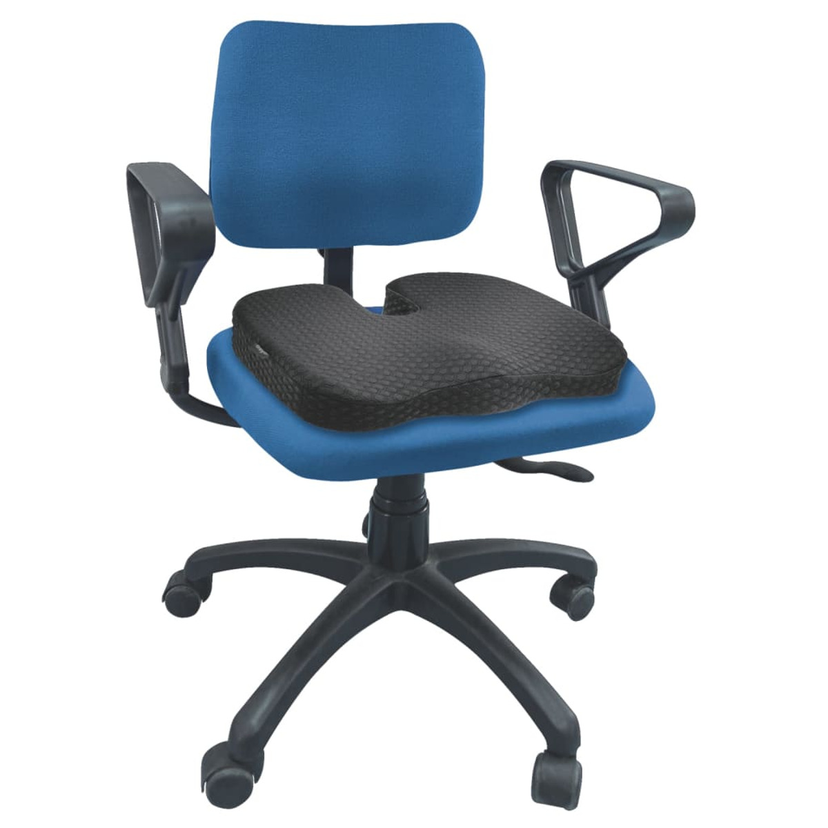 Ein blauer Bürostuhl mit schwarzer Sitzauflage und Armlehnen auf Rädern.