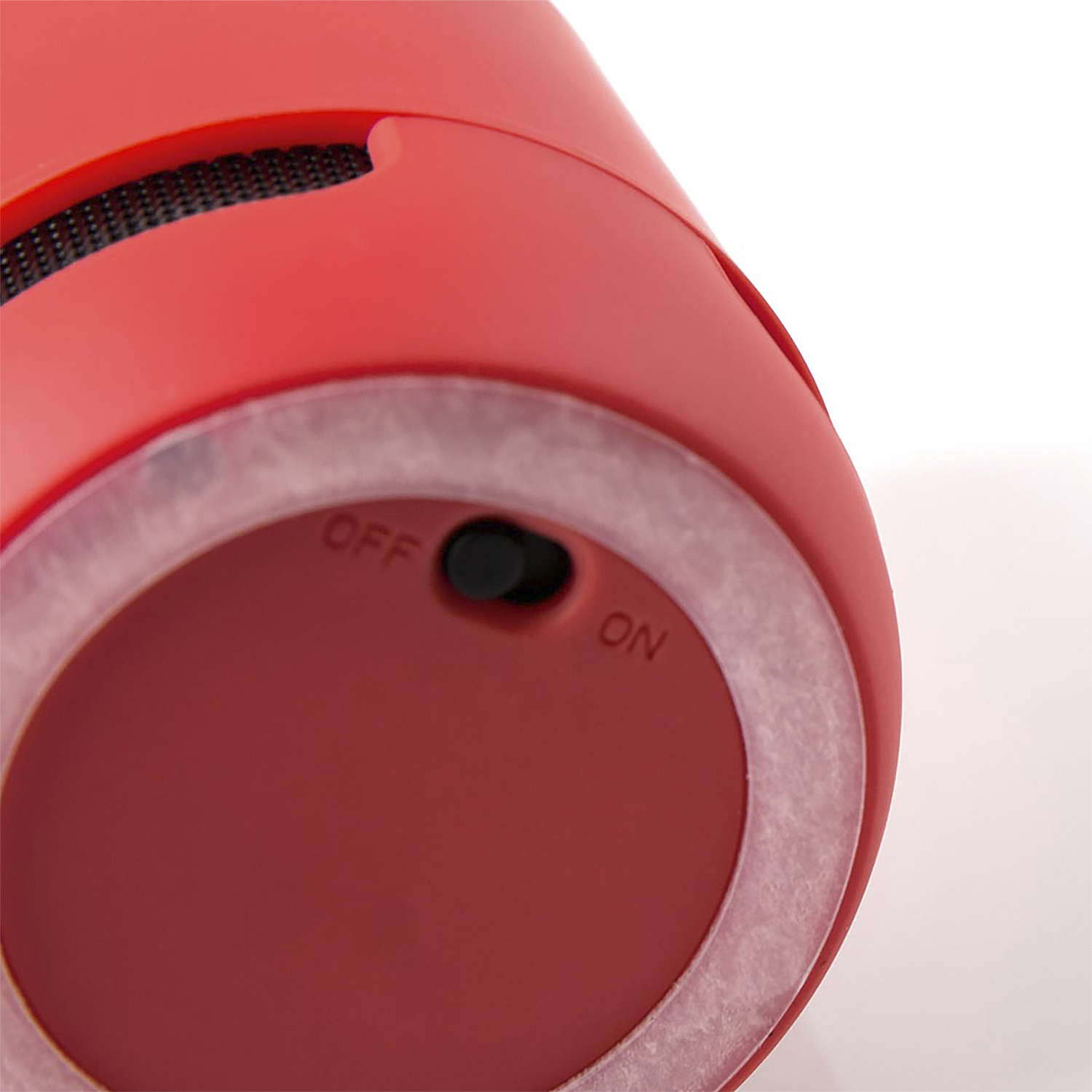 Altoparlante rosso con interruttore on/off e griglia.