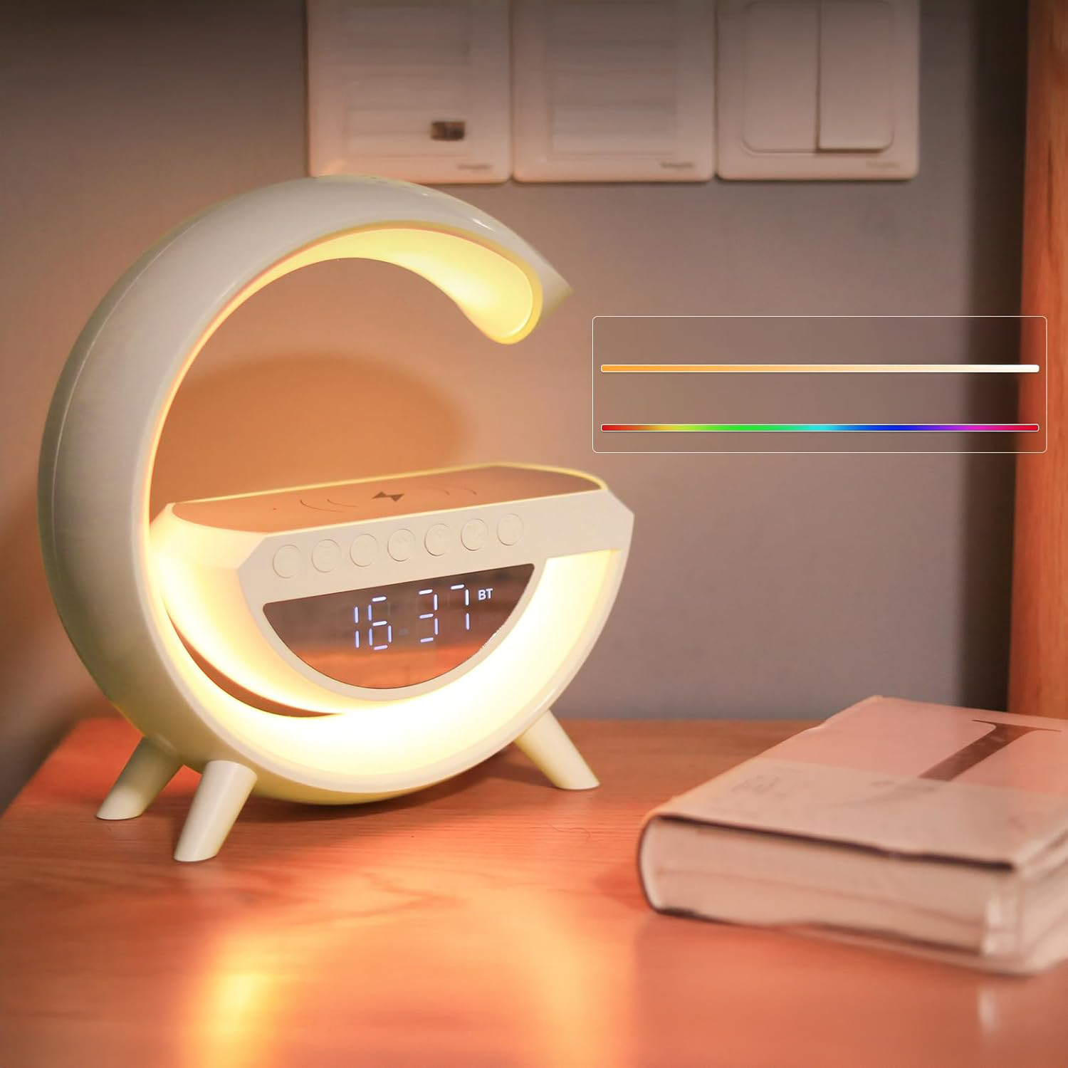 Una moderna sveglia da comodino con luce all'alba e display digitale.