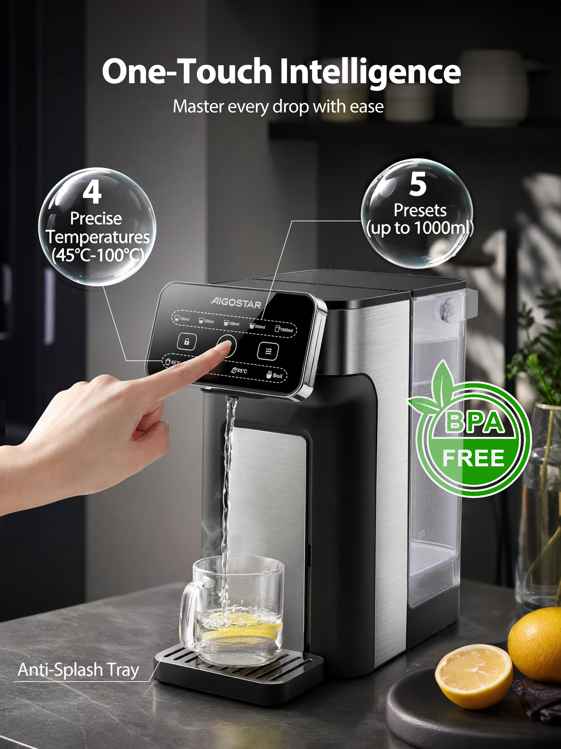 Ein Wasserspender mit Touchscreen, der Wasser in eine Tasse mit Zitrone gießt.