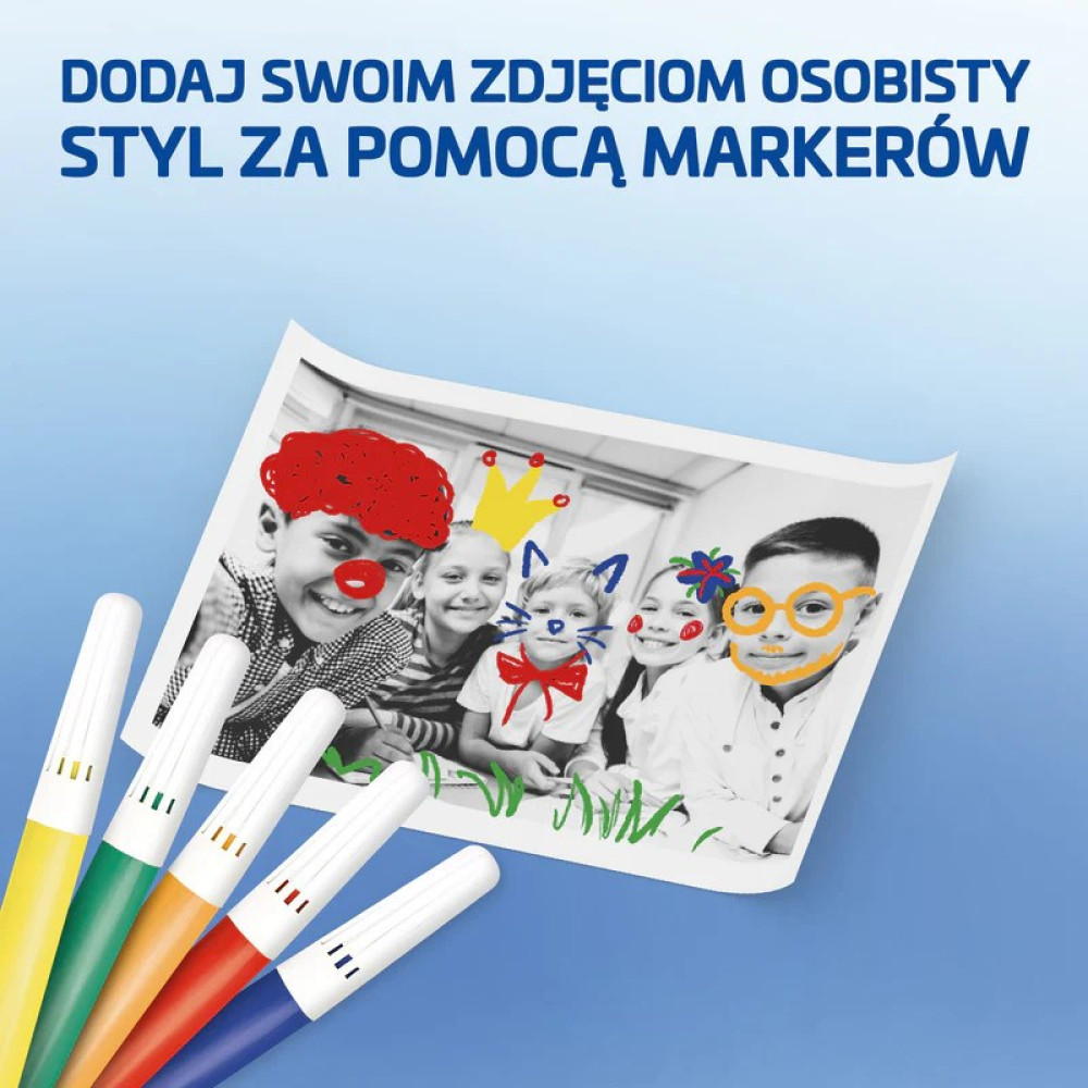 Dzieci z narysowanymi twarzami i markerami.