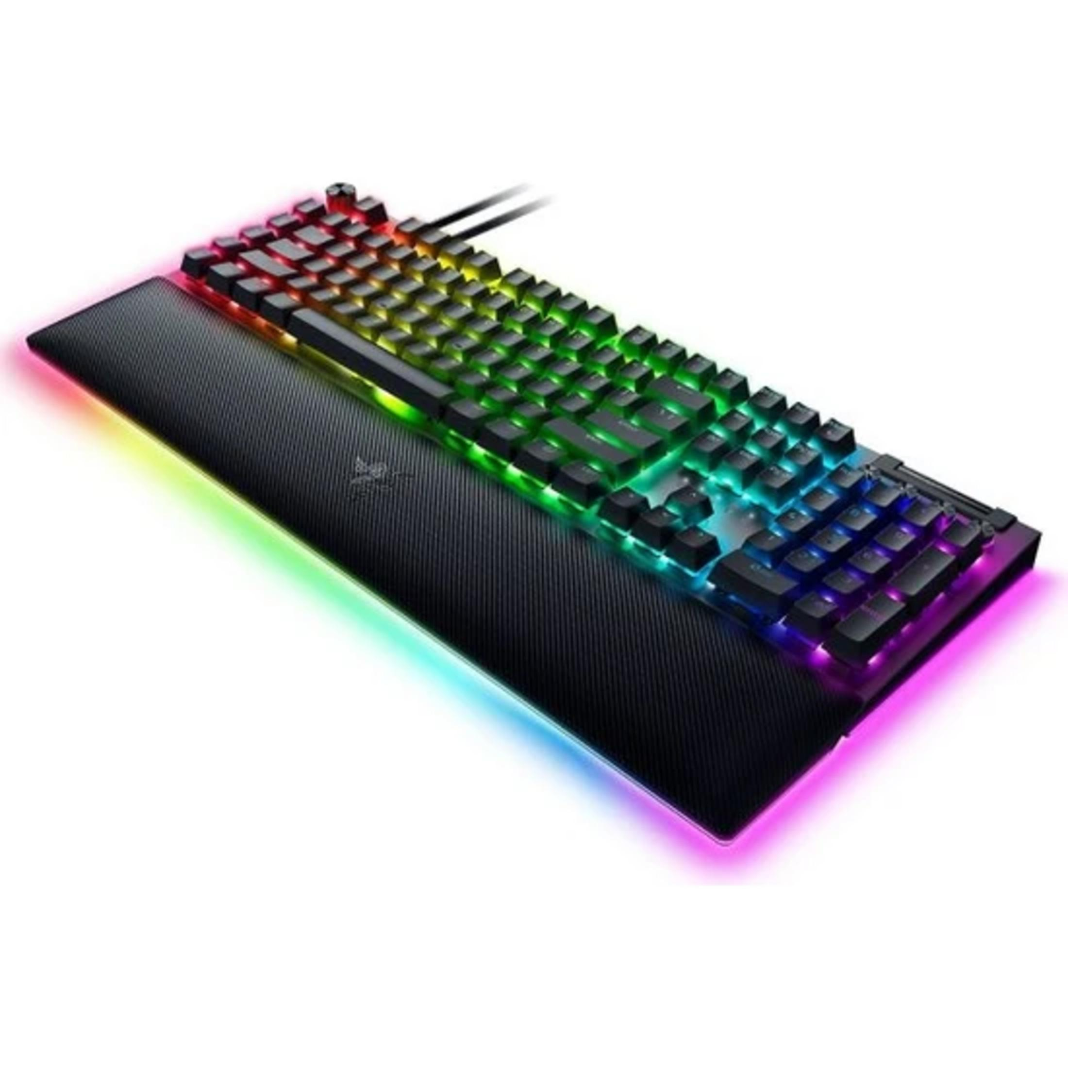 Tuşlarda ve bilek desteğinde canlı gökkuşağı RGB aydınlatmalı siyah bir oyuncu klavyesi.