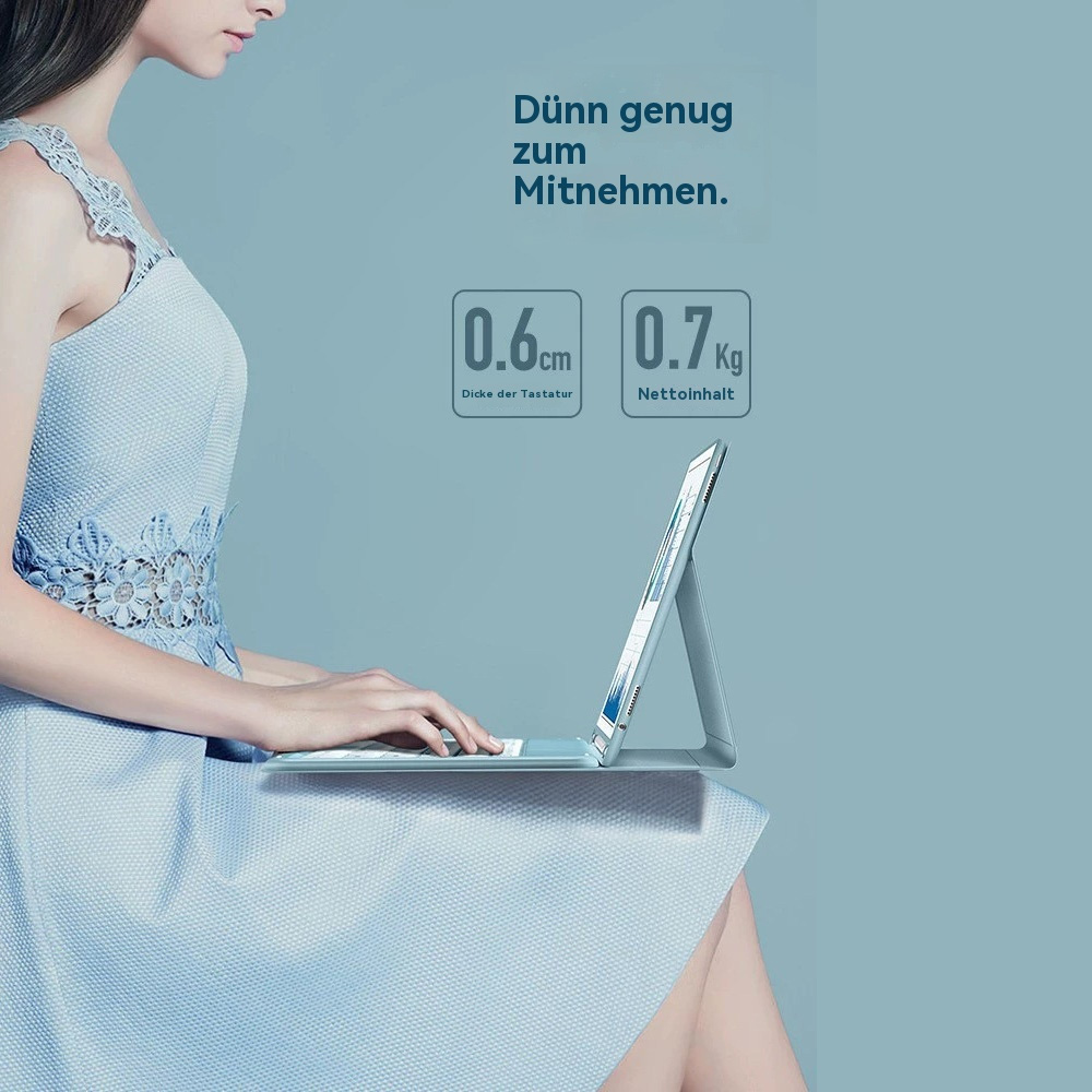 Eine Frau in einem blauen Kleid benutzt ein dünnes Laptop, 0.6cm Dicke, 0.7kg Gewicht.