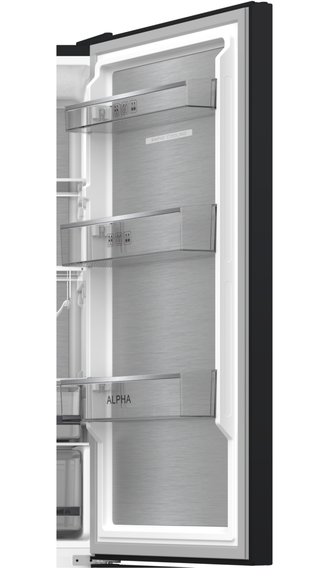 Vista interior de un refrigerador abierto con estantes de vidrio y función de enfriamiento rápido.