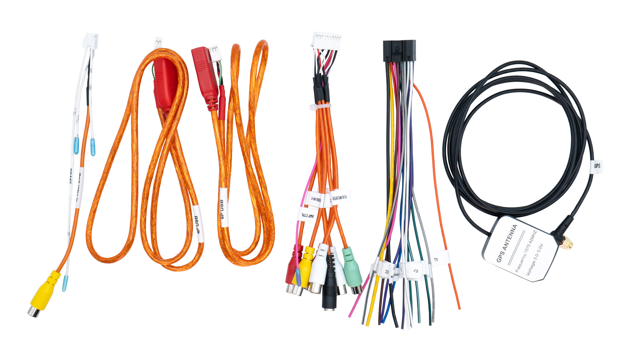 Verschiedene Kabel und Anschlüsse, darunter USB-, Audio- und GPS-Kabel.