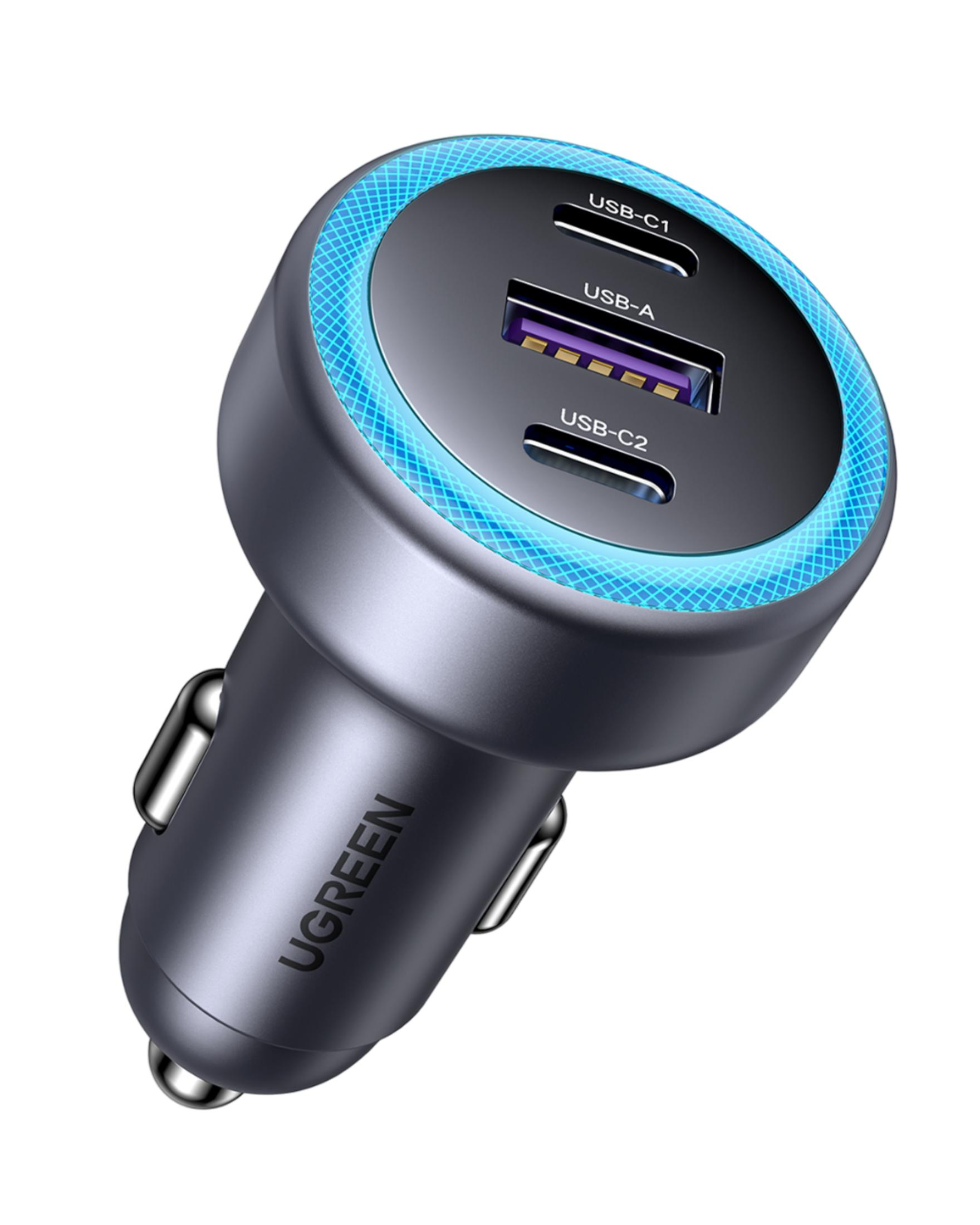 Szara ładowarka samochodowa z niebieskim pierścieniem, 2x USB-C, 1x USB-A.