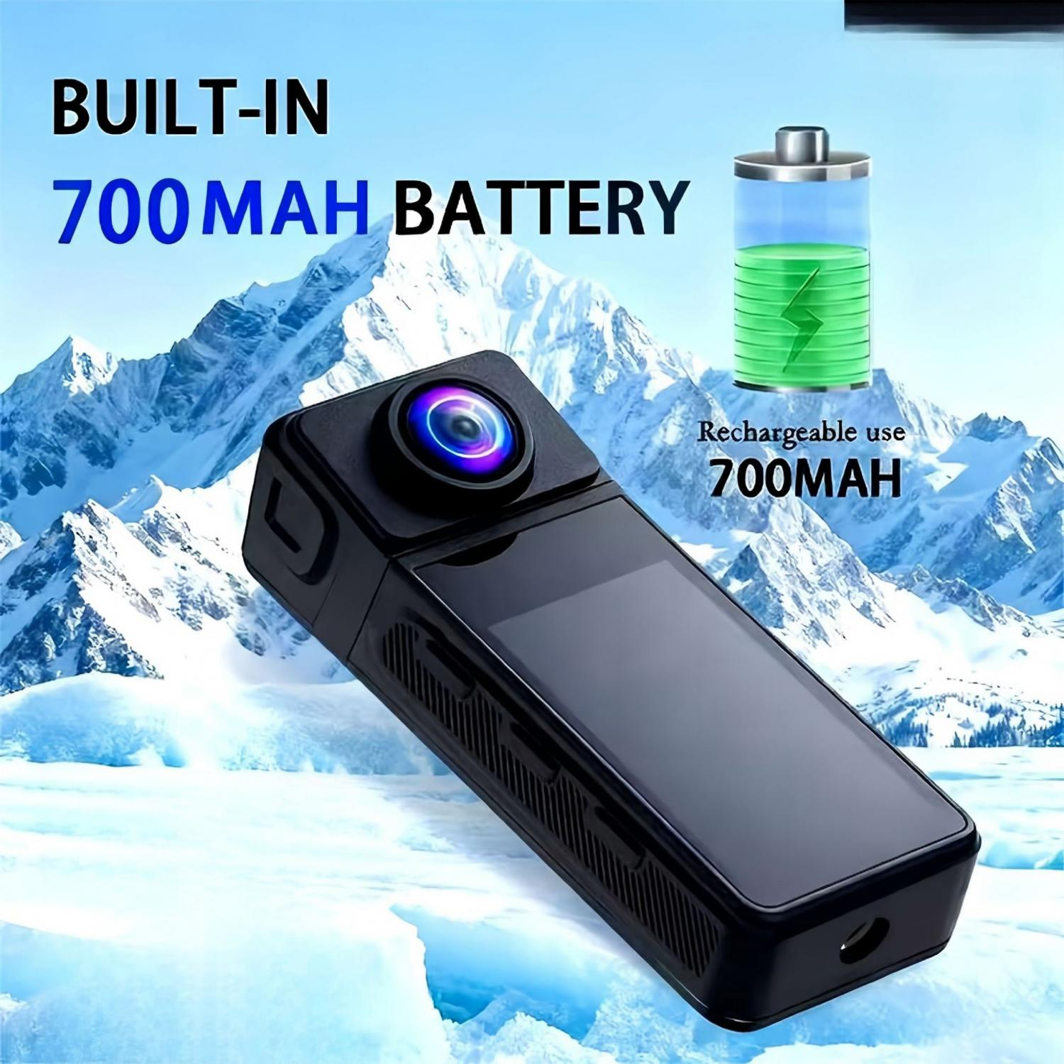 Kompakte schwarze Kamera mit 700-mAh-Akku vor schneebedeckten Bergen.