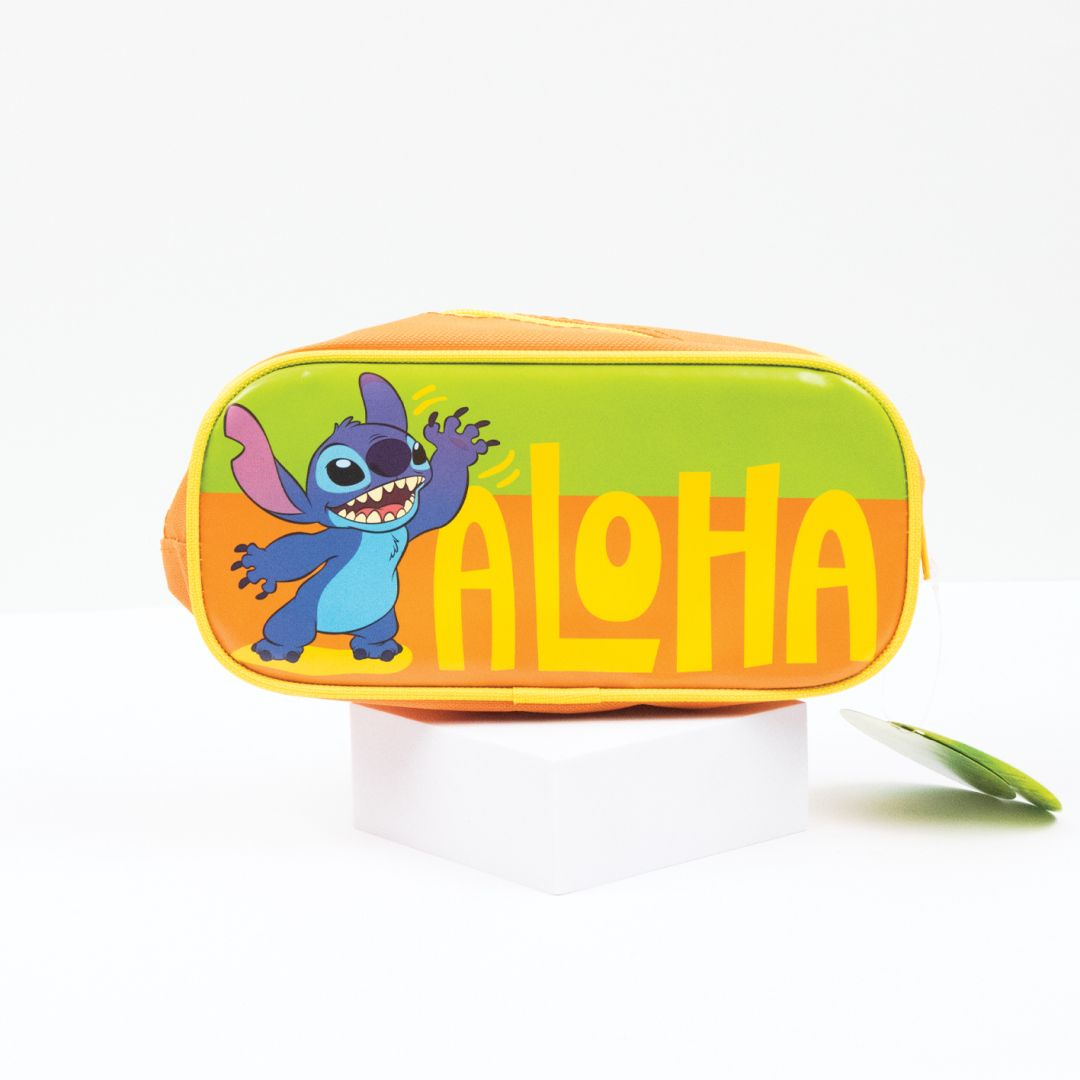 Niebieska postać Stitch z napisem "Aloha" na pomarańczowo-zielonej torbie.