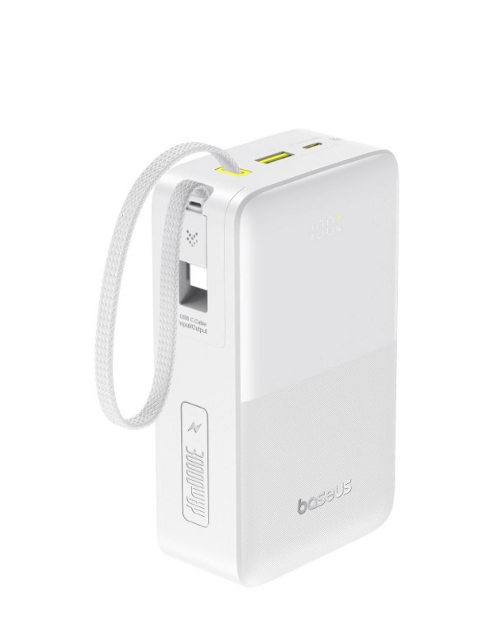 Un power bank bianco Baseus con cavo, porta USB-C e display digitale.