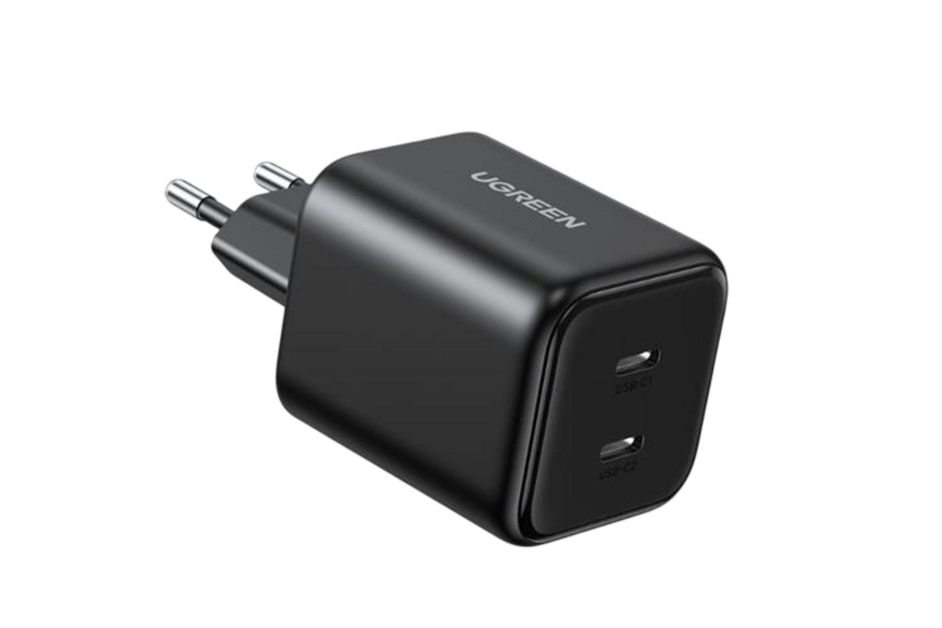 Czarna ładowarka UGREEN z dwoma portami USB-C.