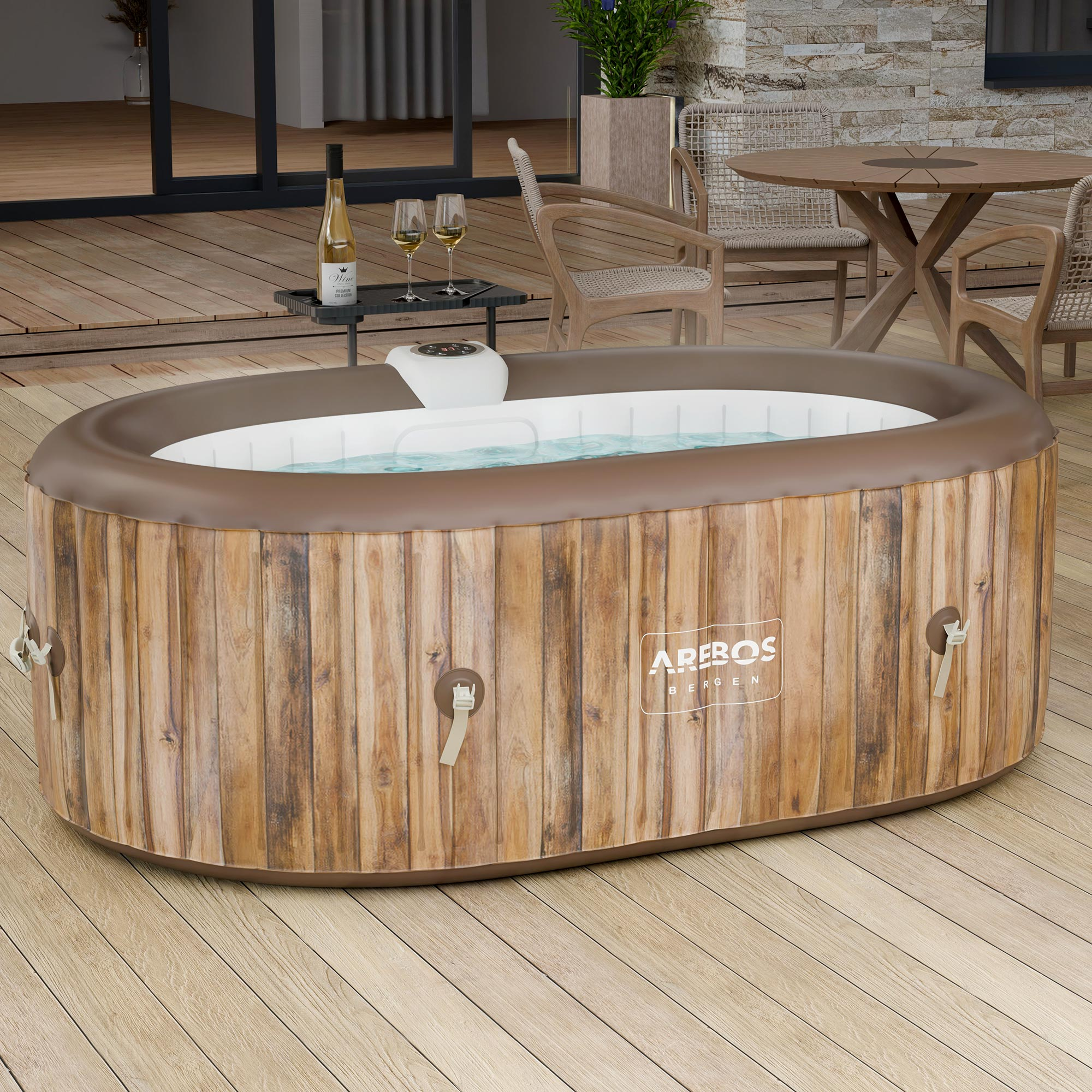 Aufblasbarer Whirlpool mit Holzoptik auf einer Holzterrasse, daneben ein Tisch mit Wein und Gläsern.