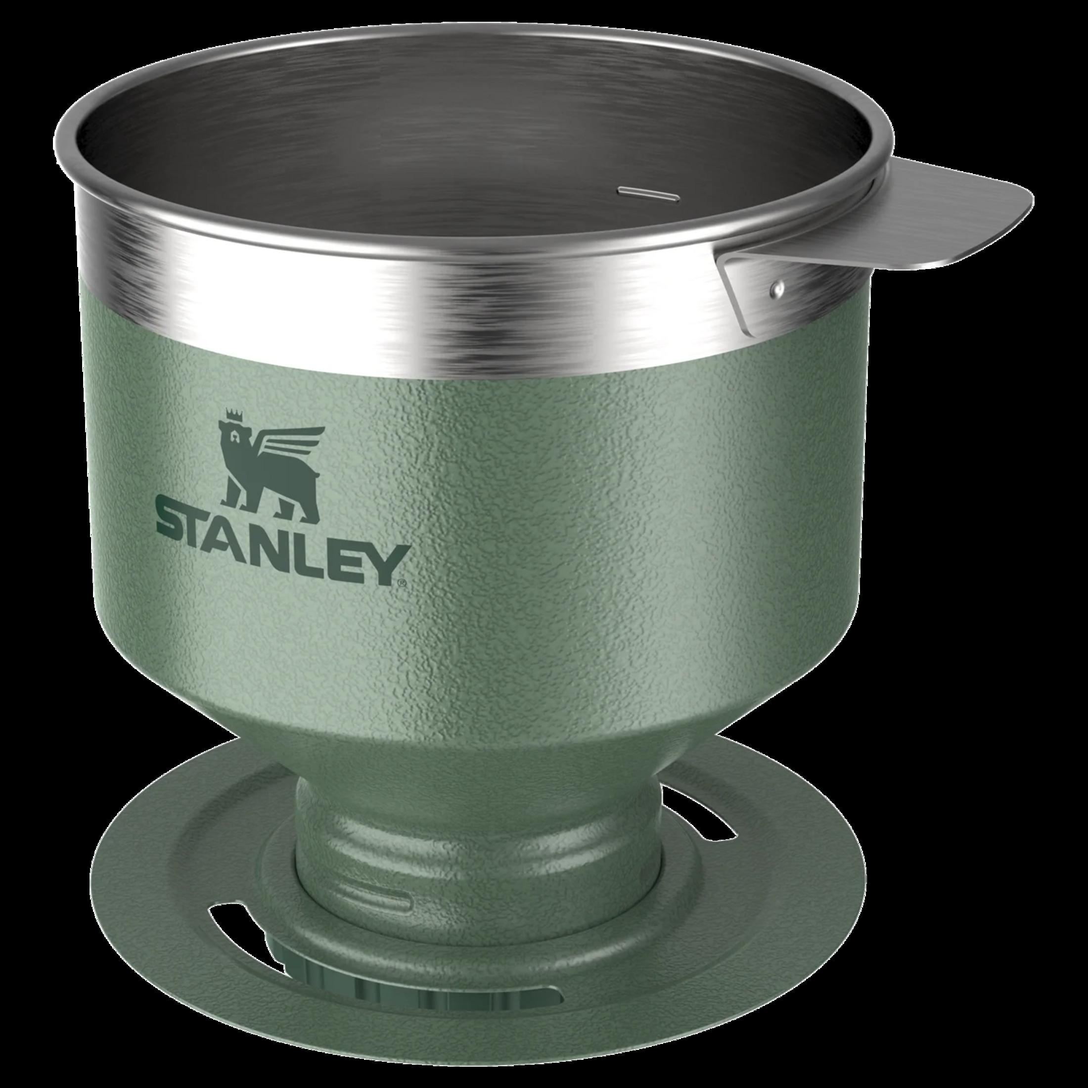 Tazza Stanley verde con bordo argentato e logo.