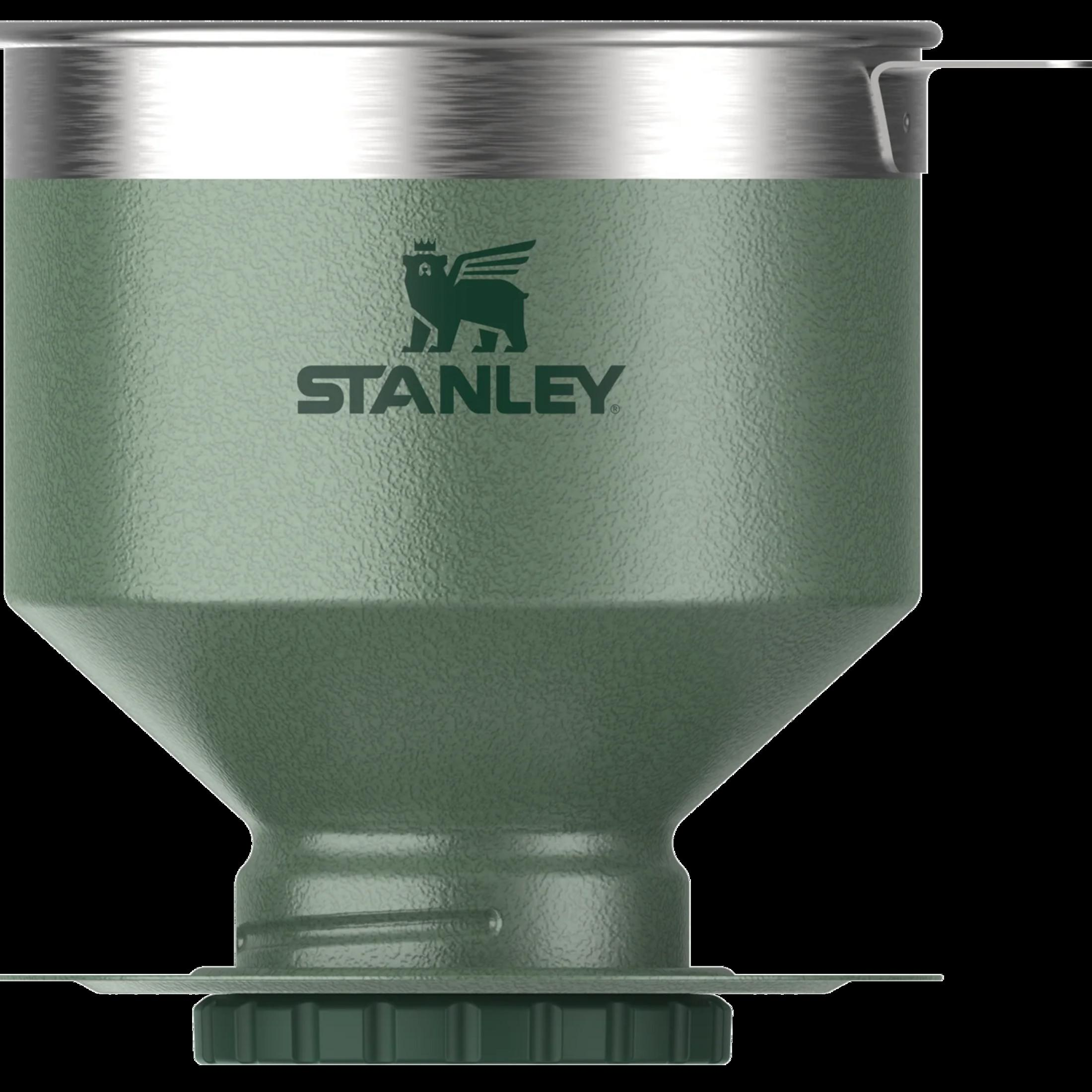 Contenitore Stanley verde con bordo e manico argentati. Loghi visibili.
