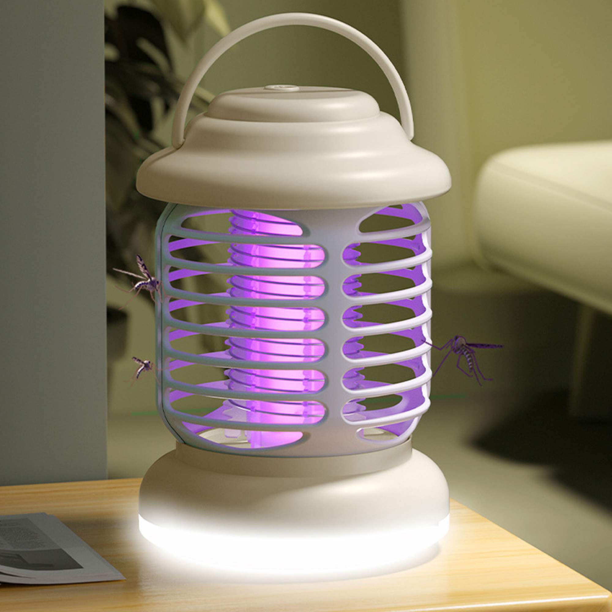 Weiße Mückenlampe mit violetter UV-Beleuchtung und drei Mücken, die sich nähern.