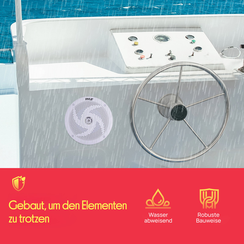 Ein weißer Lautsprecher und Steuerrad auf einem Boot im Regen.