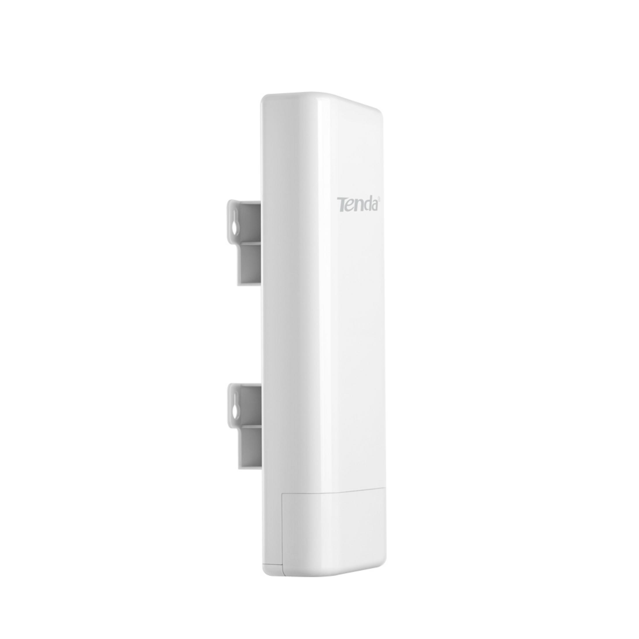 Een witte Tenda Wi-Fi extender met montagebeugels, geïsoleerd op witte achtergrond.