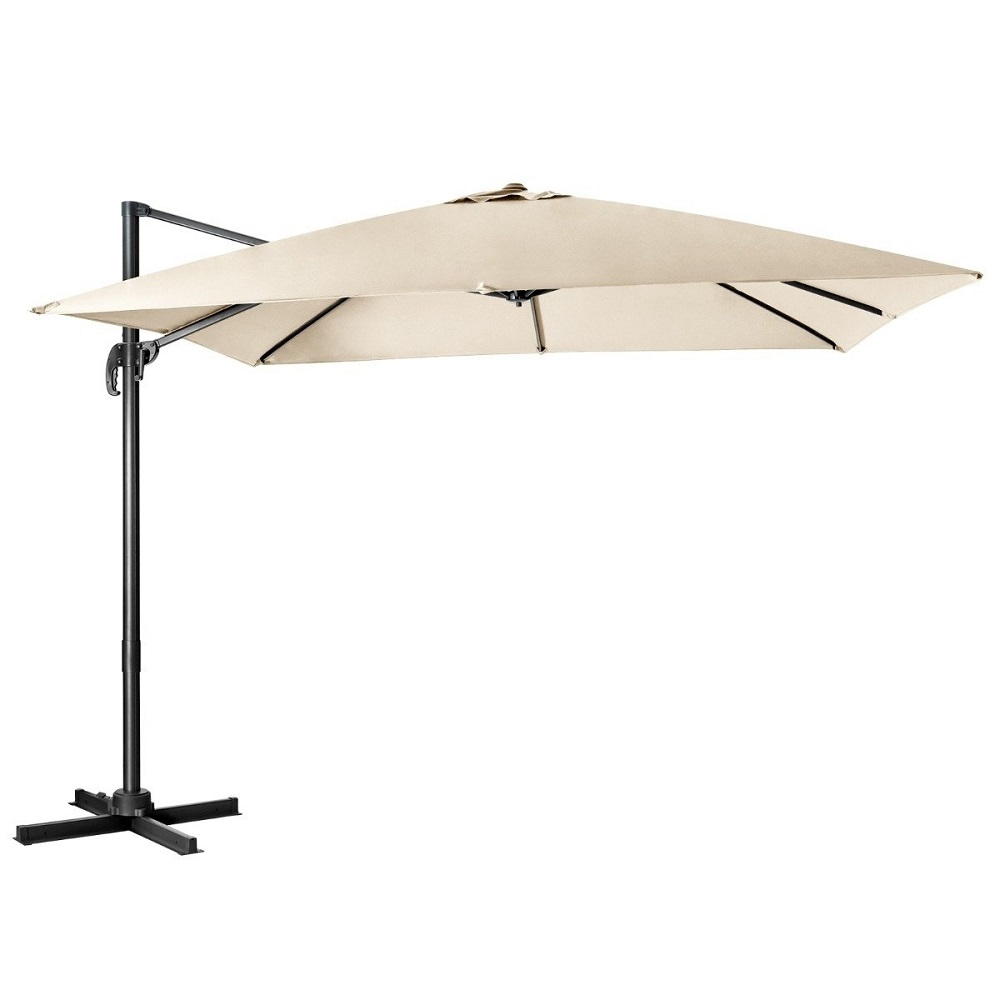 Un parasol cantilever beige con estructura negra sobre fondo blanco.