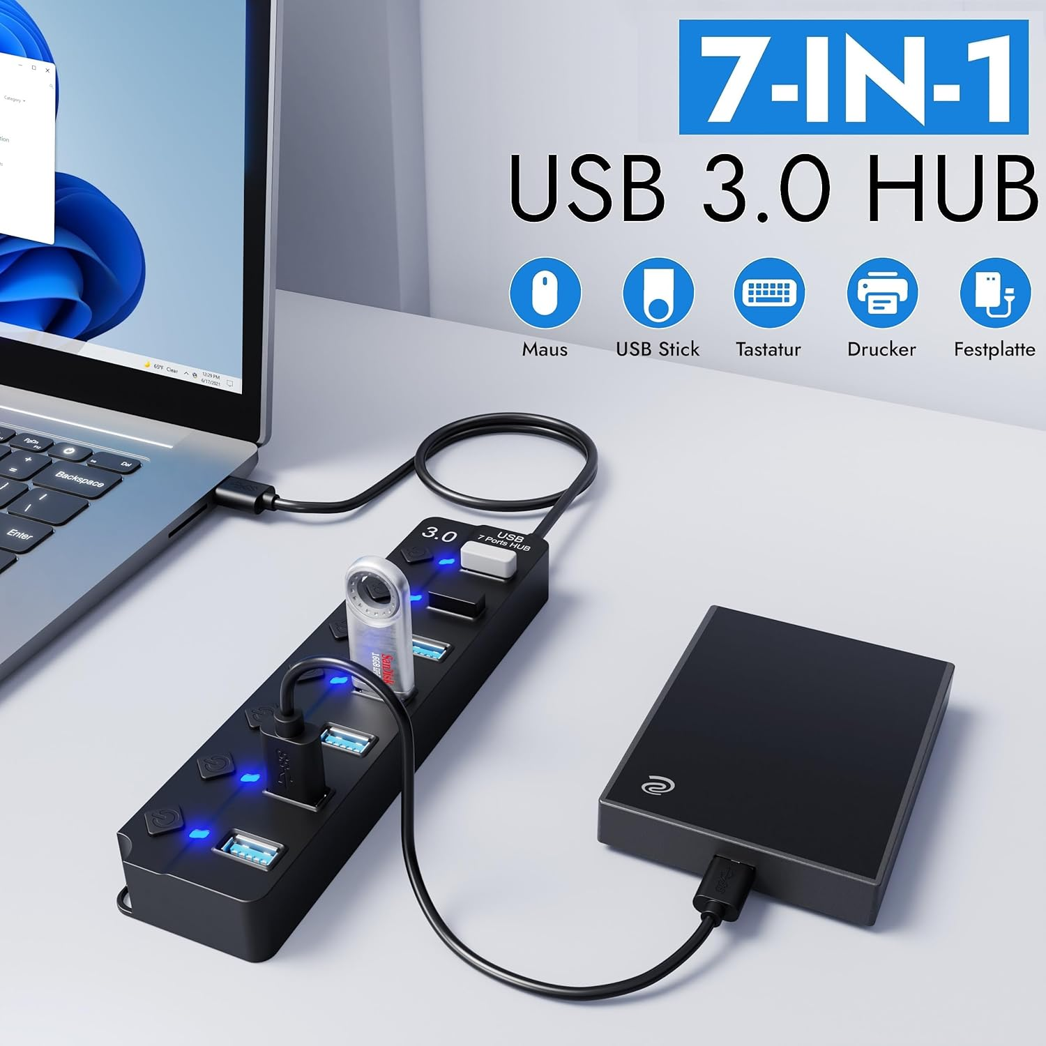 Ein Laptop ist mit einem schwarzen USB 3.0 Hub verbunden, der eine Festplatte speist.