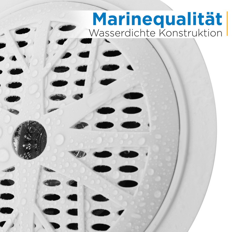 Weiße Lüftungsabdeckung mit Wassertropfen. Marinequalität.