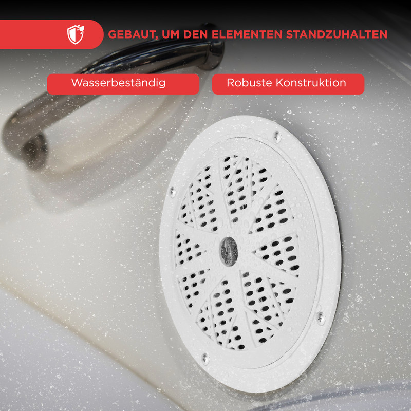 Ein weißer Lüftungsgitter mit Wassertropfen, neben einem silbernen Griff.