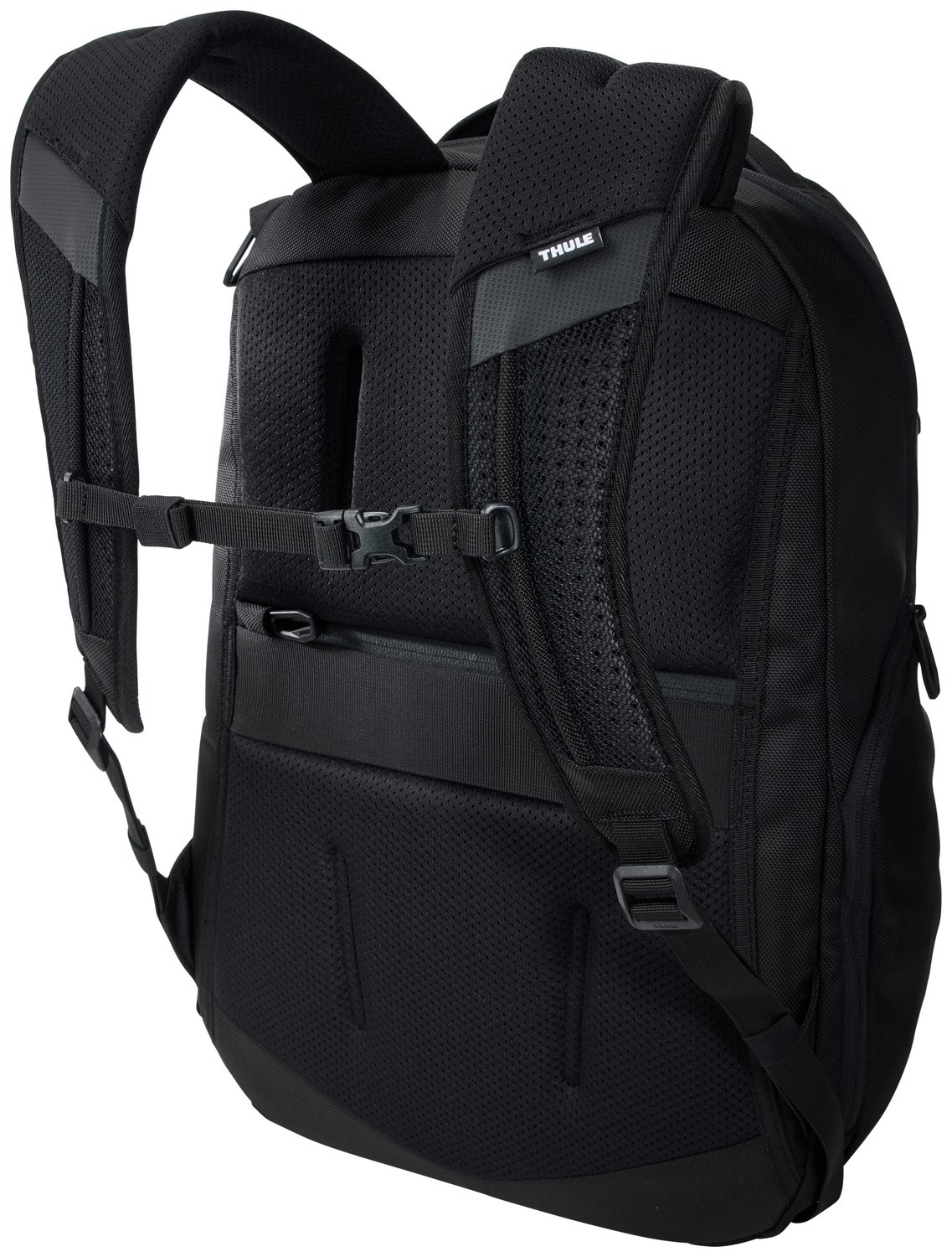Rückseite eines schwarzen Rucksacks mit gepolsterten Schultergurten und Netzrücken.