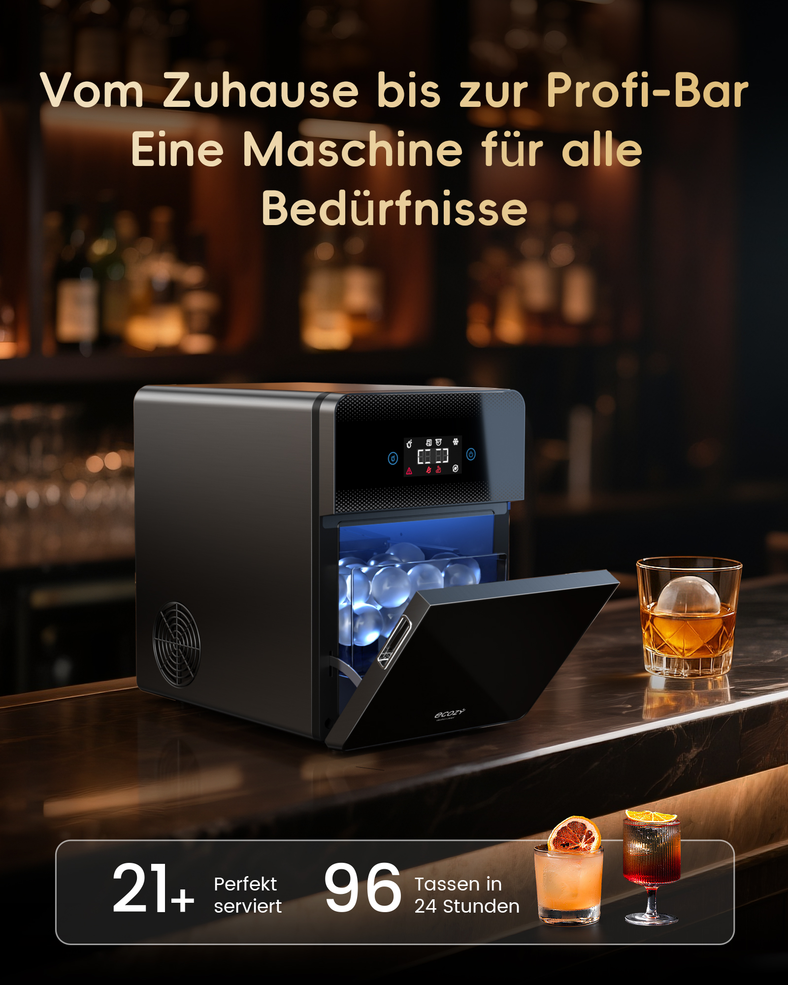 Eine Eismaschine mit vollem Behälter, ein Glas Whiskey und zwei Cocktails.