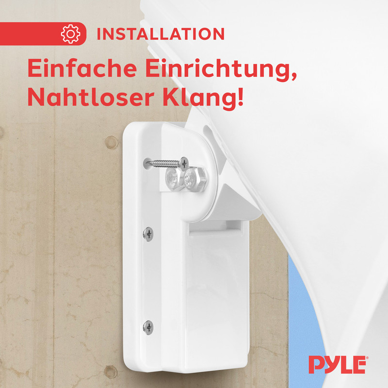 Weiße Lautsprecherhalterung wird mit Schrauben an einer Wand befestigt.