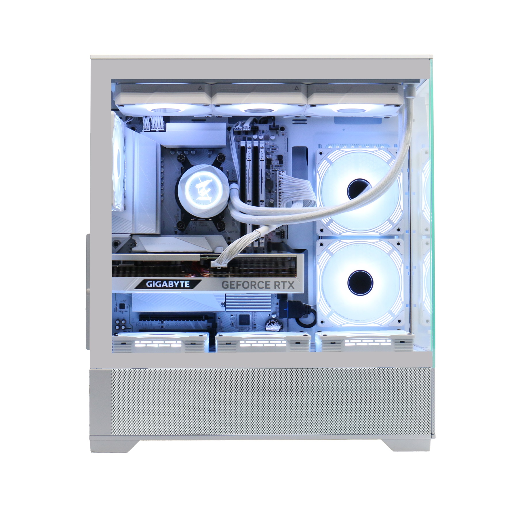 Ein weißer Gaming-PC mit blauer Beleuchtung, von vorne gezeigt, mit sichtbaren Komponenten.