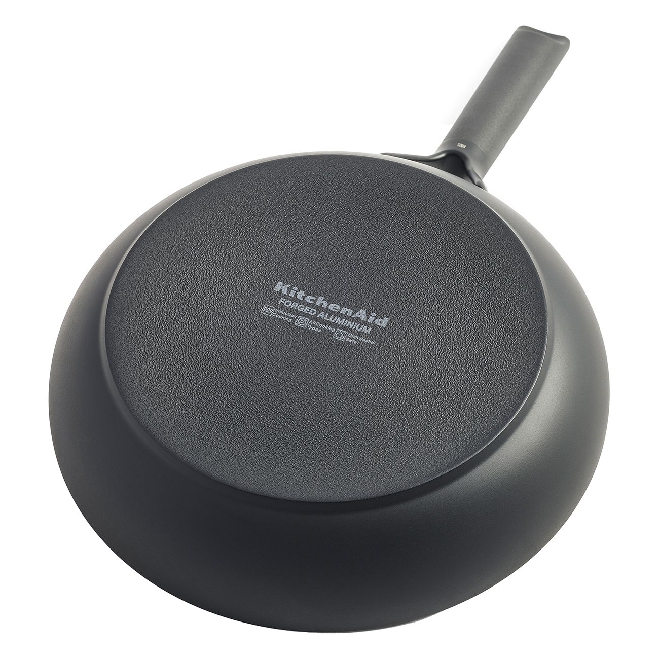 Schwarze Bratpfanne von KitchenAid aus geschmiedetem Aluminium mit Griff.