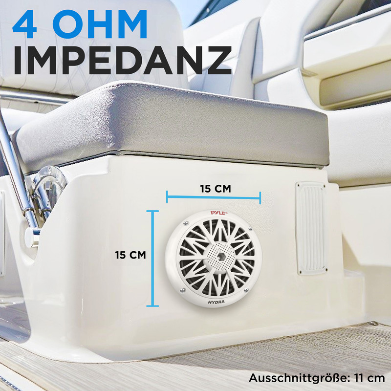 Ein runder weier Lautsprecher mit 15 cm Durchmesser ist an einer Bootswand montiert.