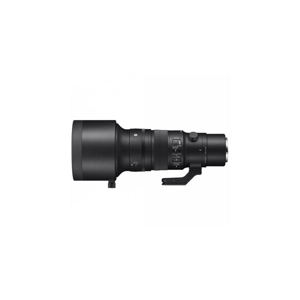 Un obiettivo per fotocamera nero con controlli zoom e impugnatura.