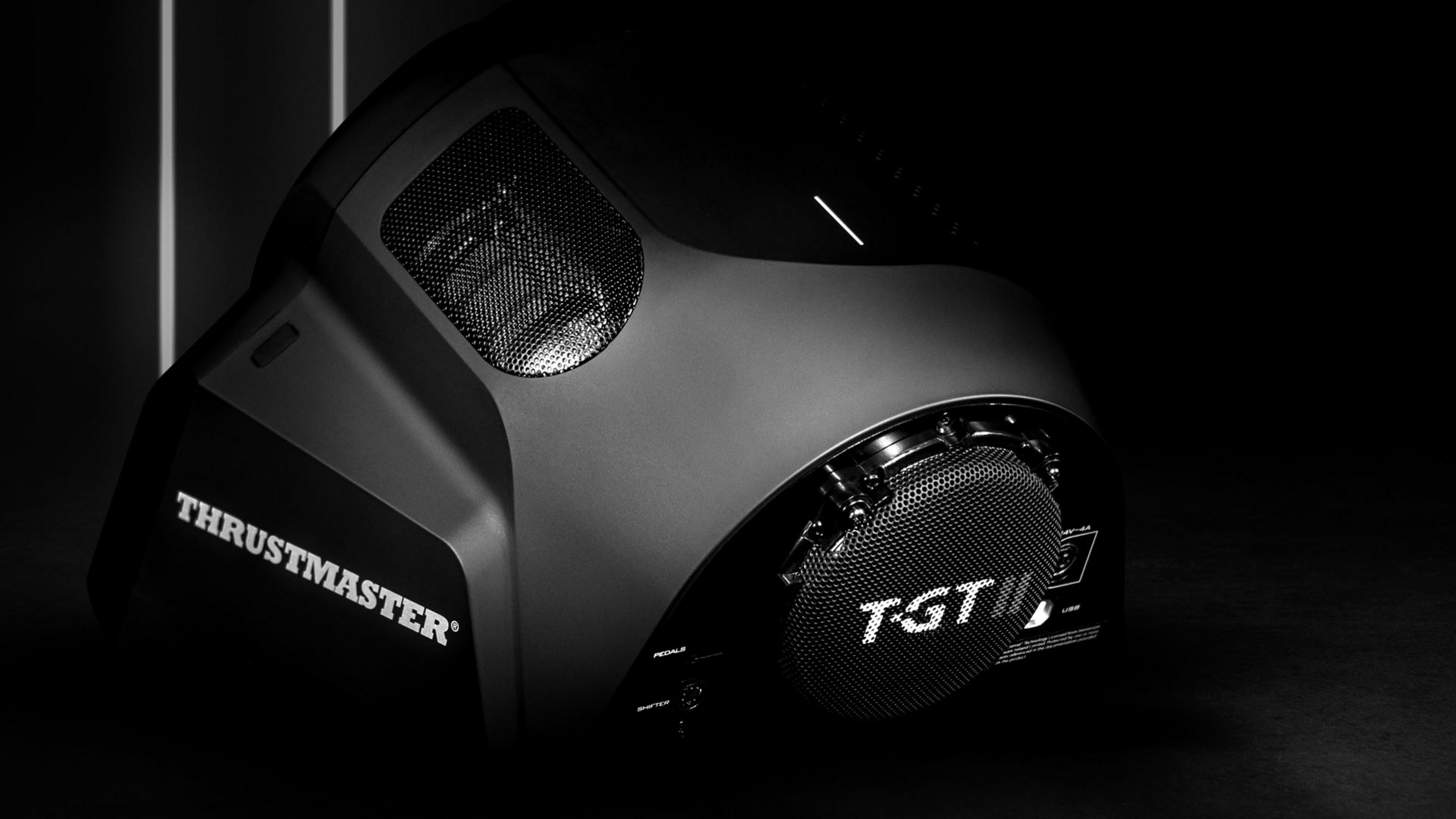 Base per volante da corsa nera con logo "TGT" e marchio "Thrustmaster".